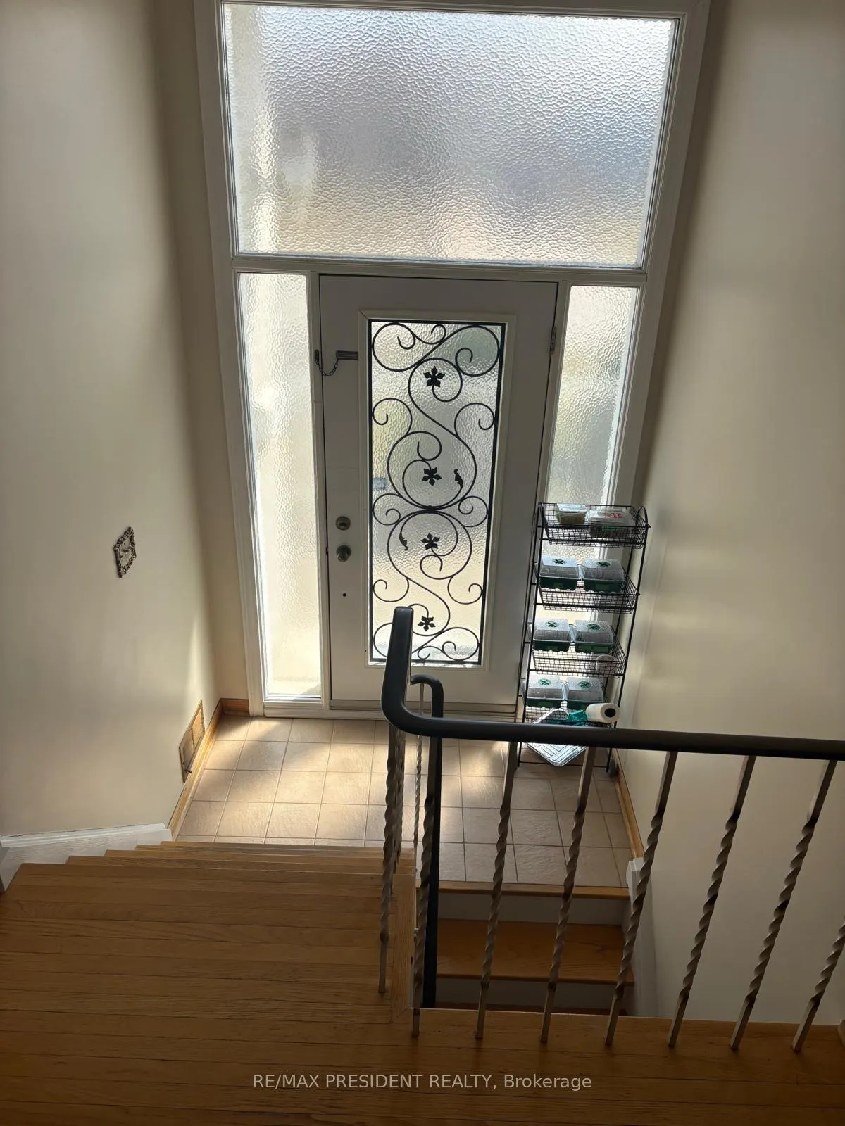 Photo 3 of 3759 Bayswater Crescent, Mississauga, Malton — HOMEH