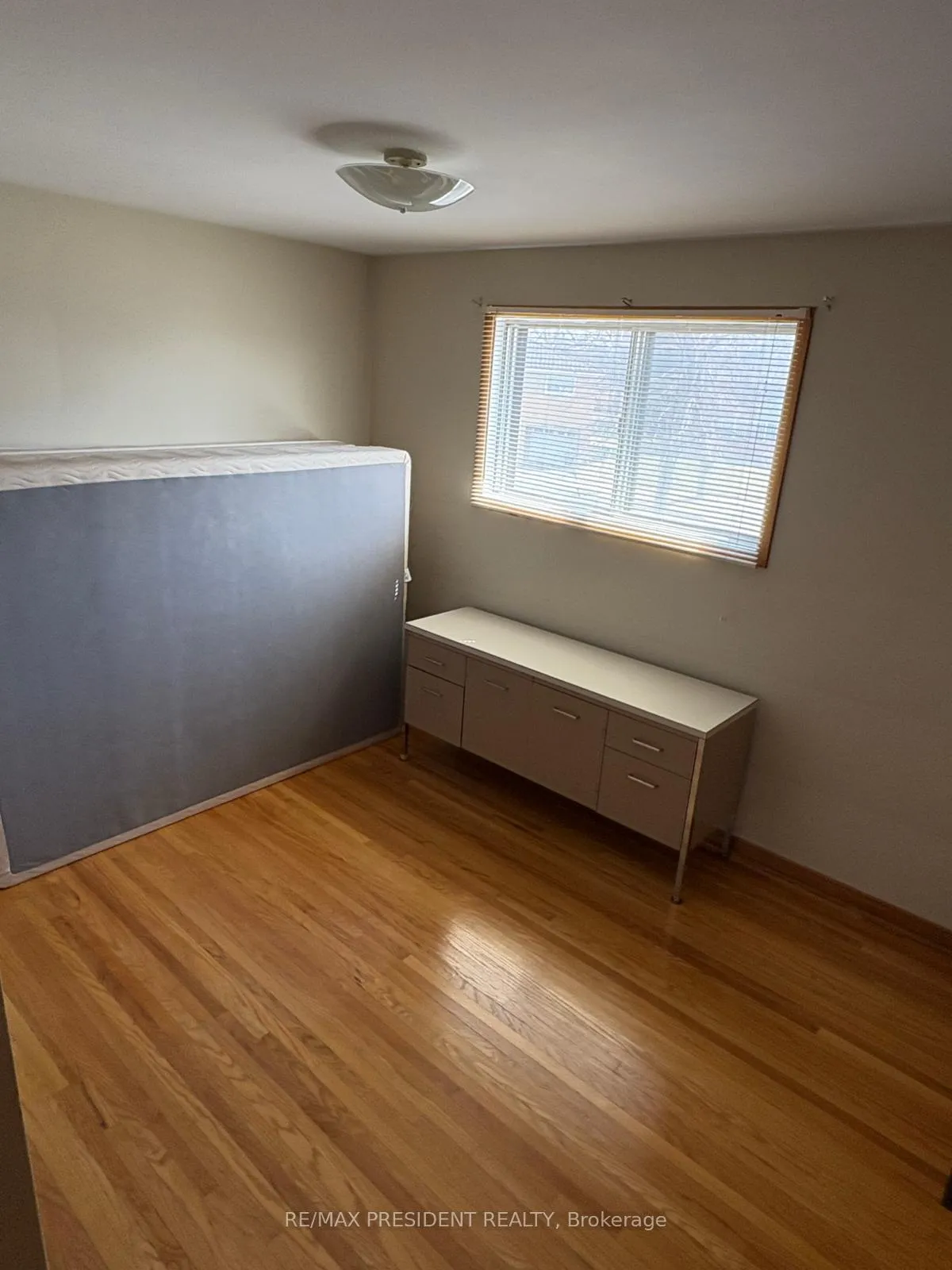 Photo 4 of 3759 Bayswater Crescent, Mississauga, Malton — HOMEH
