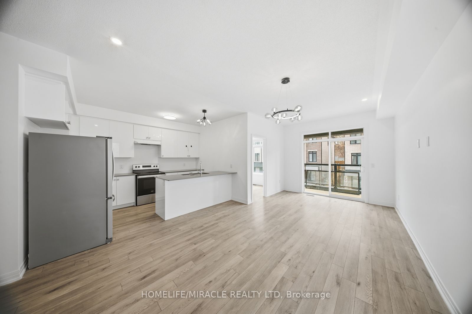 Photo 7 of Unit 901, 585 Colborne Street E, Brant, Brantford Twp — HOMEH