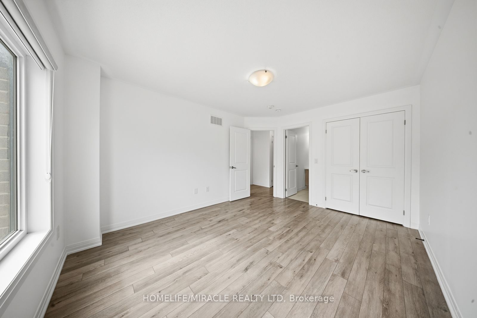 Photo 5 of Unit 901, 585 Colborne Street E, Brant, Brantford Twp — HOMEH