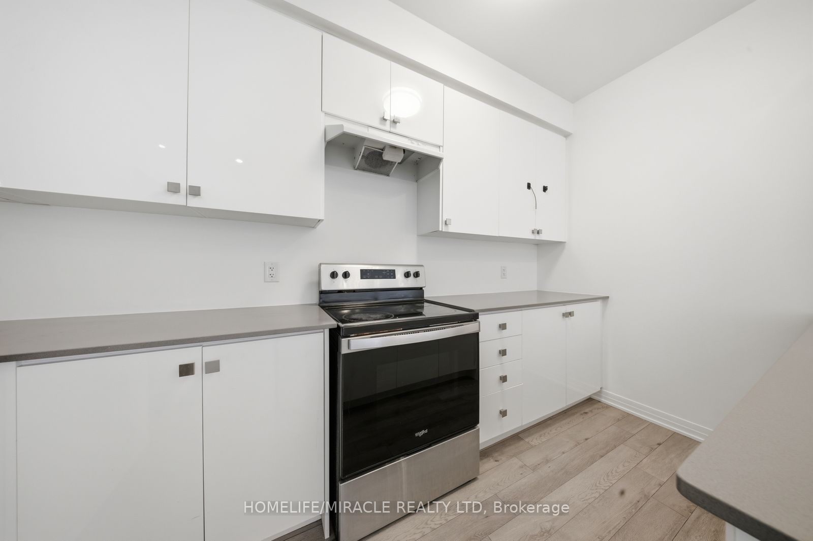 Photo 8 of Unit 901, 585 Colborne Street E, Brant, Brantford Twp — HOMEH