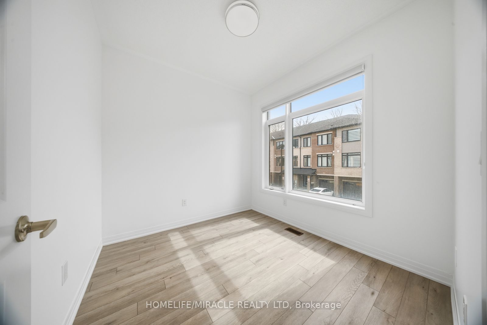 Photo 15 of Unit 901, 585 Colborne Street E, Brant, Brantford Twp — HOMEH