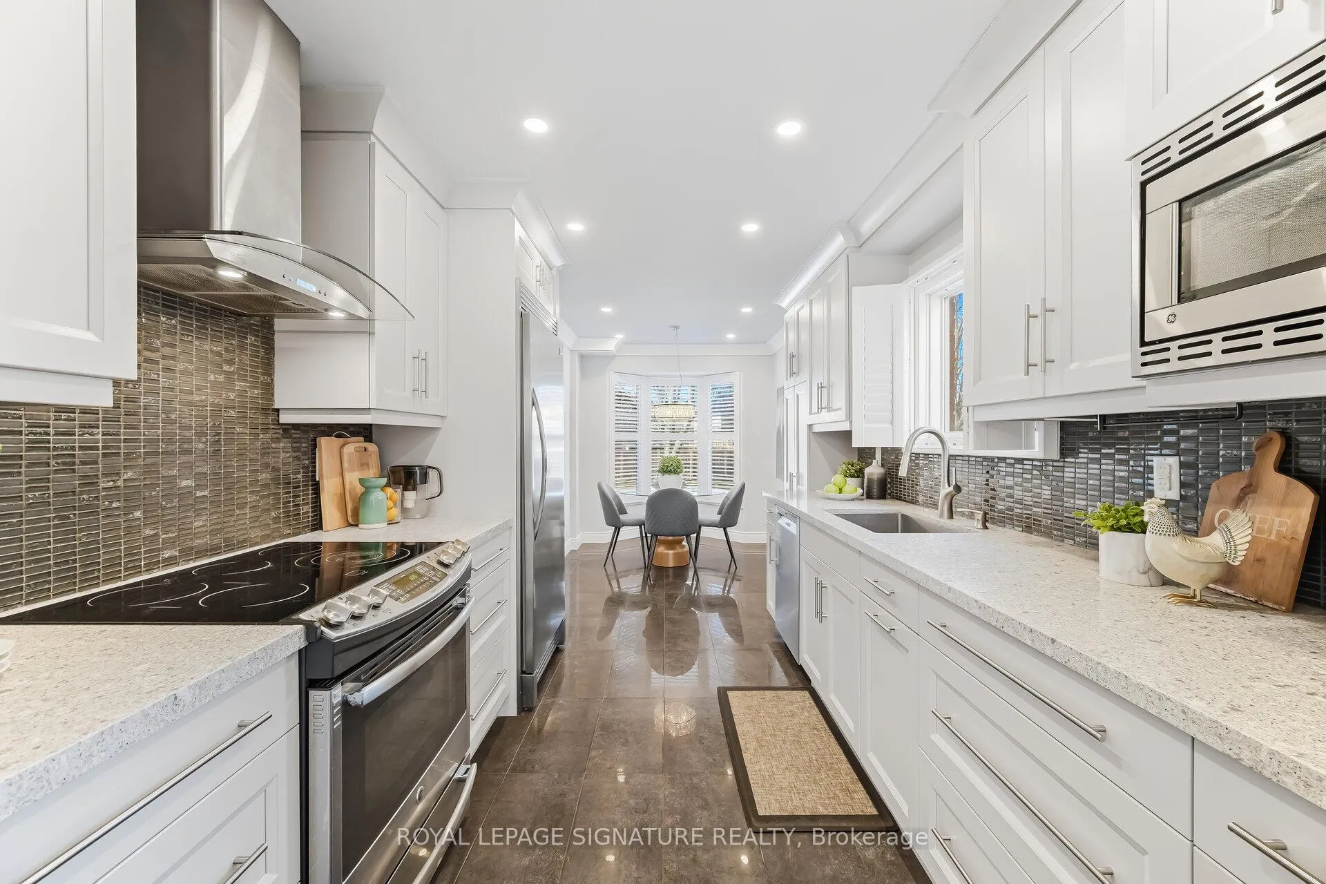 Photo 5 of 48 Evalene Court, Brampton, Heart Lake West — HOMEH