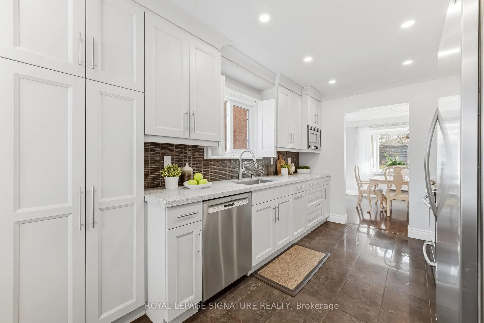 Photo 7 of 48 Evalene Court, Brampton, Heart Lake West — HOMEH