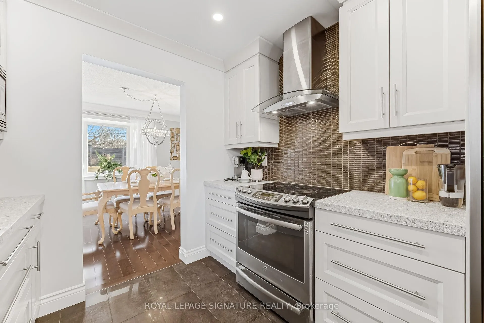 Photo 8 of 48 Evalene Court, Brampton, Heart Lake West — HOMEH