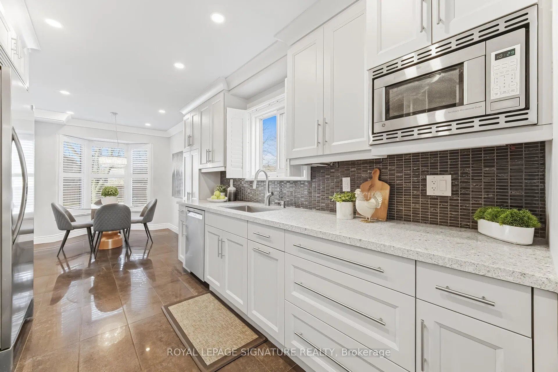 Photo 10 of 48 Evalene Court, Brampton, Heart Lake West — HOMEH