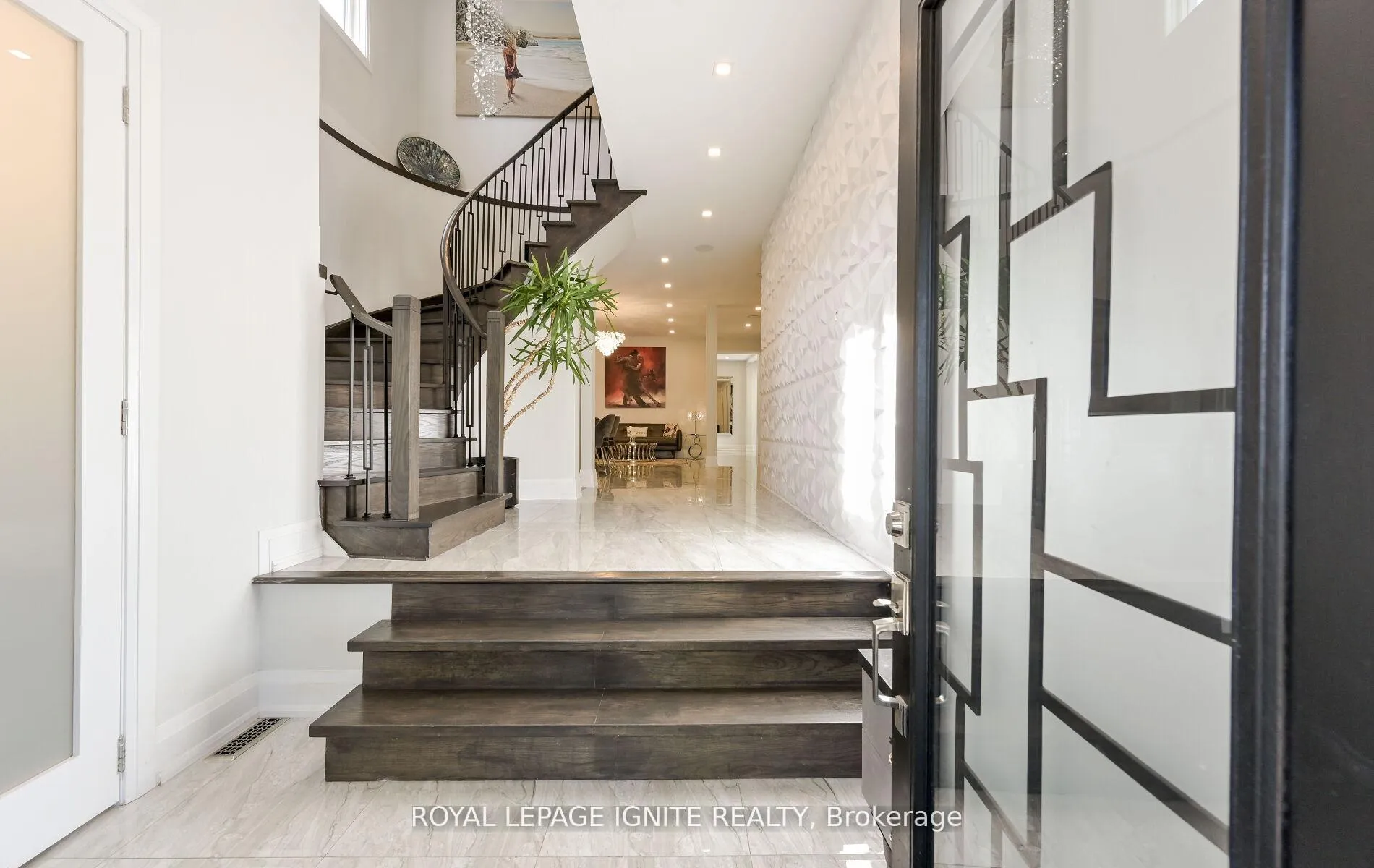 Photo 7 of 24 Christensen Avenue, Caledon, Bolton North — HOMEH