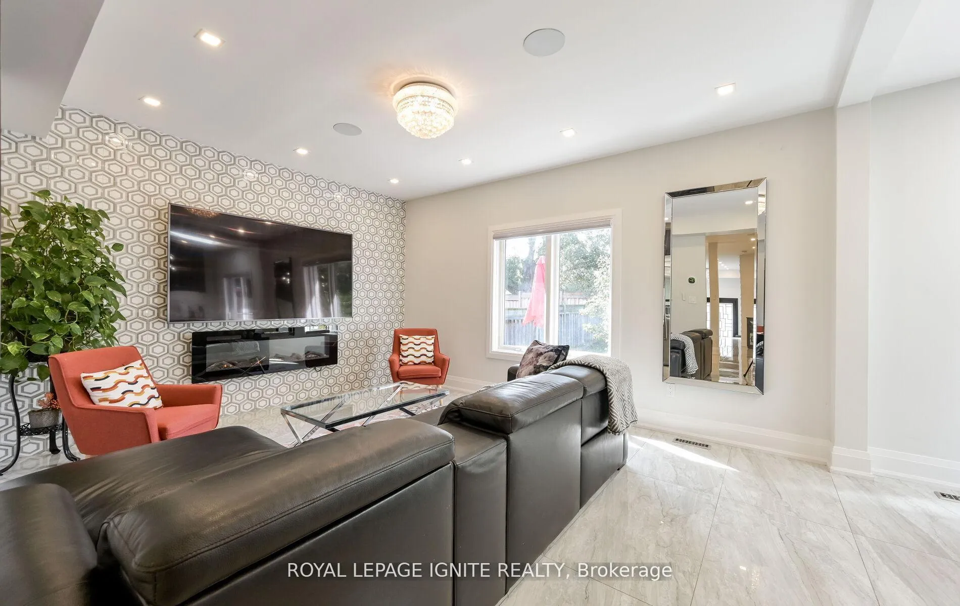 Photo 12 of 24 Christensen Avenue, Caledon, Bolton North — HOMEH