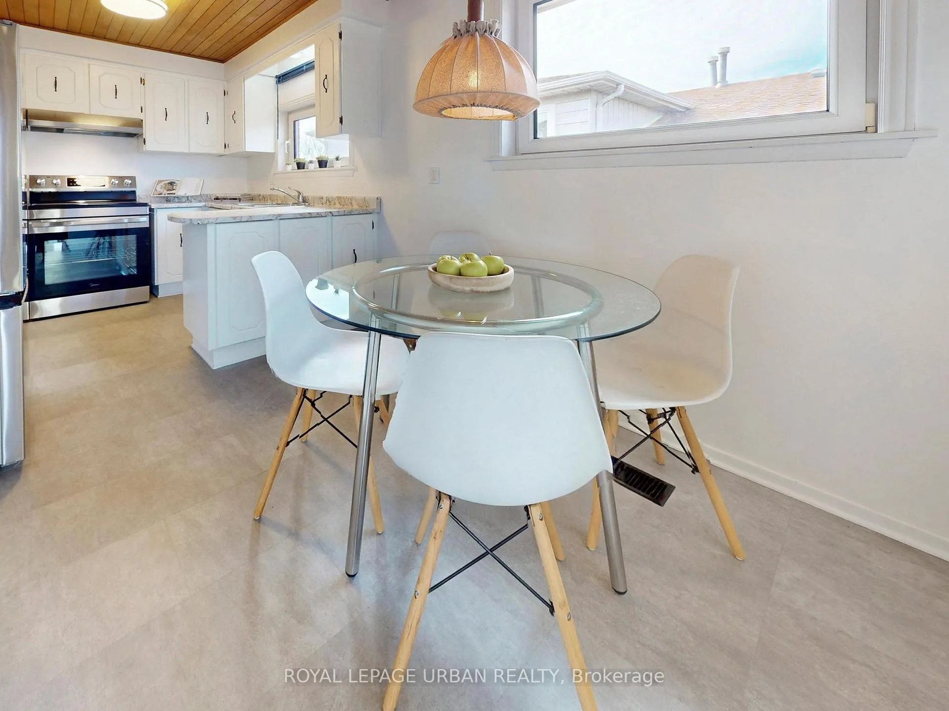 Photo 13 of 733 Consort Crescent, Mississauga, Erindale — HOMEH