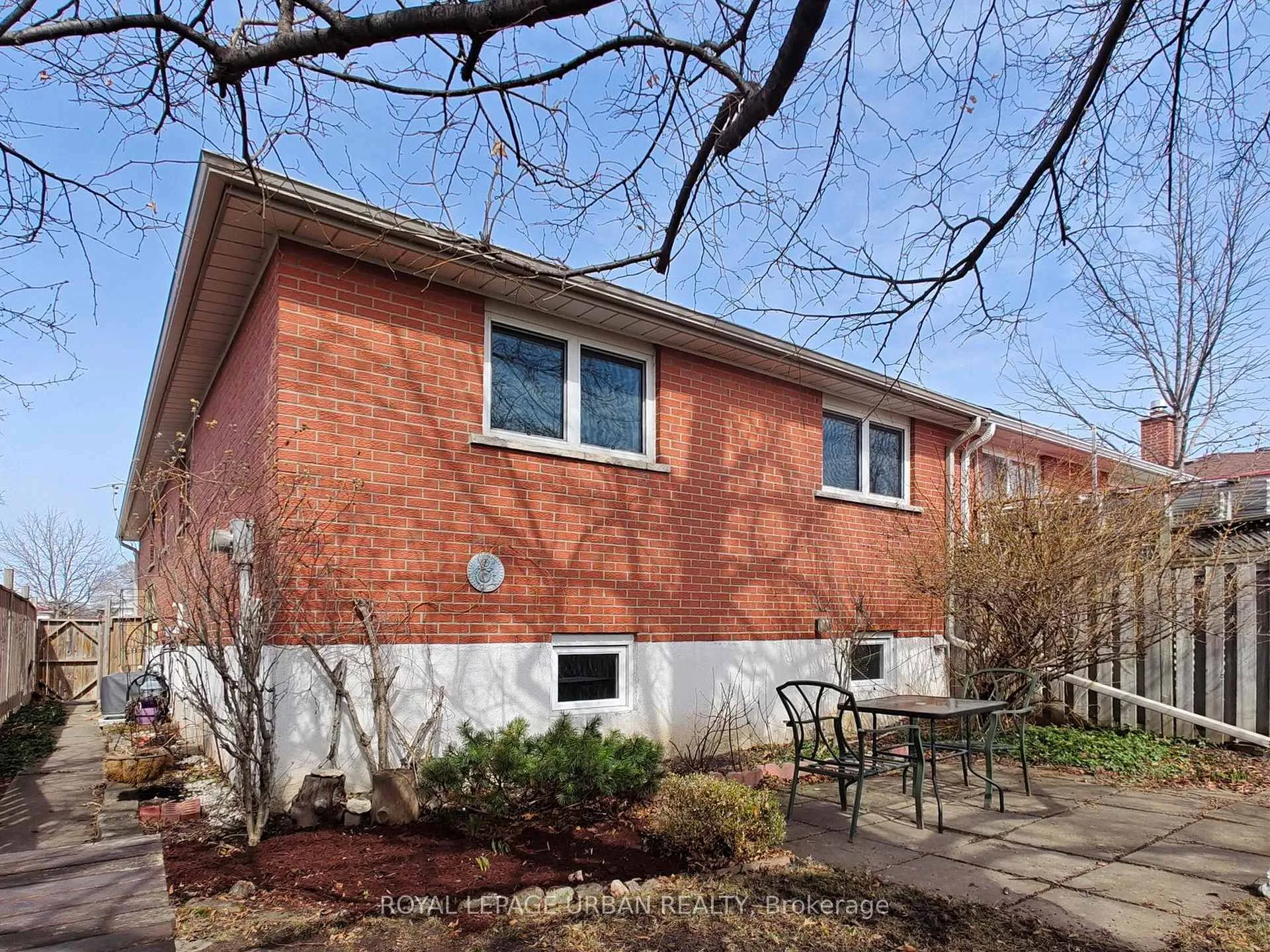 Photo 42 of 733 Consort Crescent, Mississauga, Erindale — HOMEH