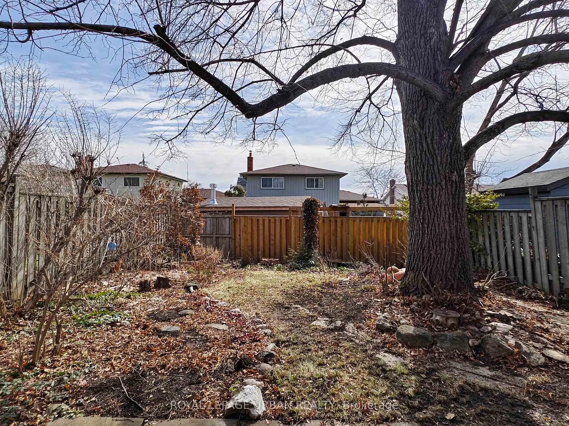 Photo 44 of 733 Consort Crescent, Mississauga, Erindale — HOMEH