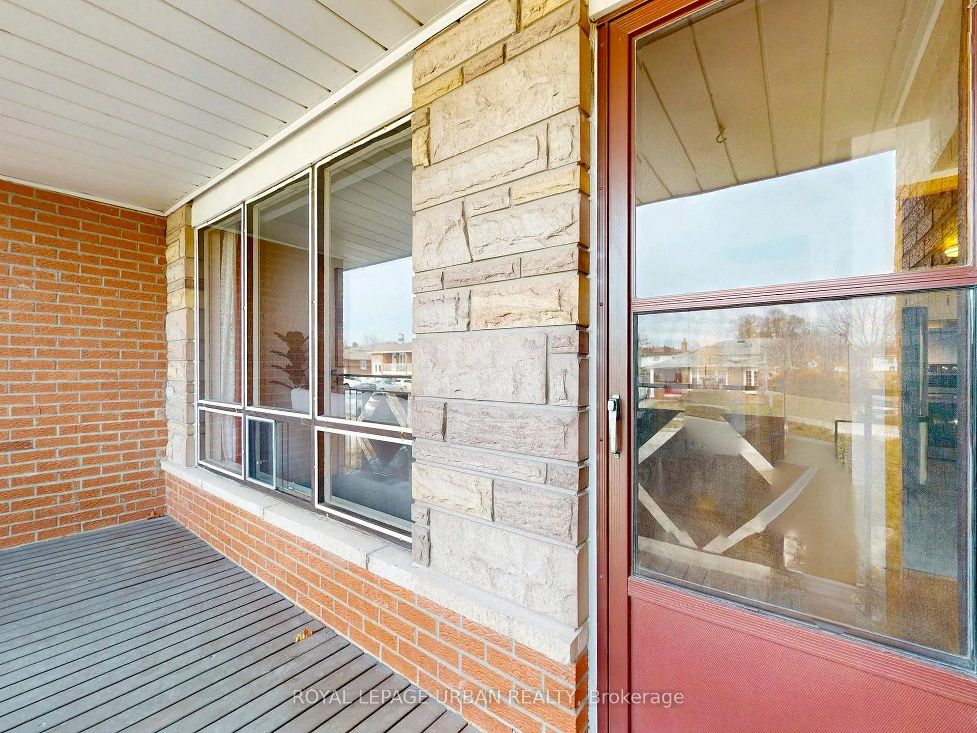Photo 46 of 733 Consort Crescent, Mississauga, Erindale — HOMEH