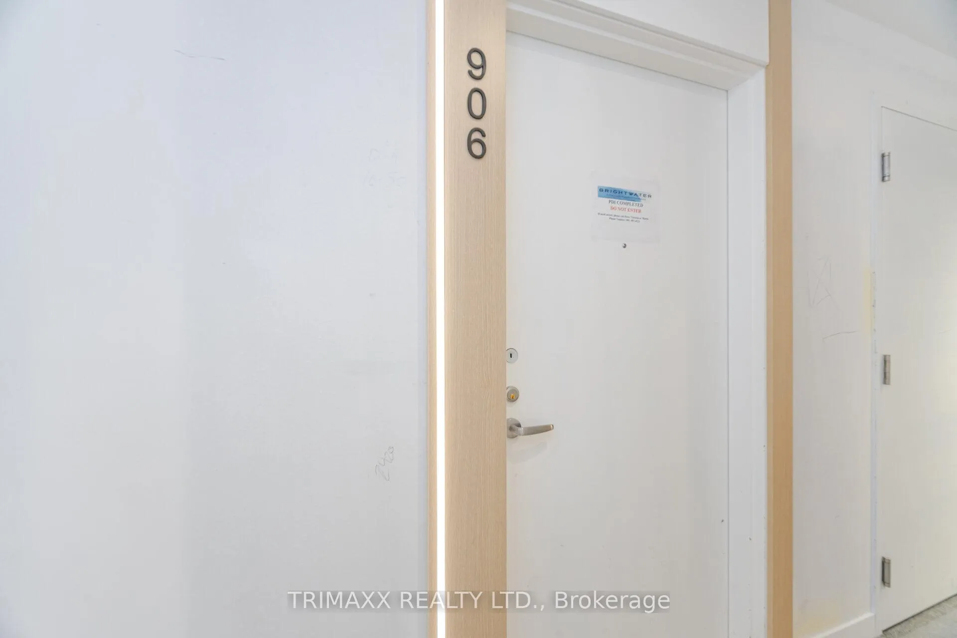 Photo 4 of Unit 906, 251 Masonry Way, Mississauga, Port Credit — HOMEH