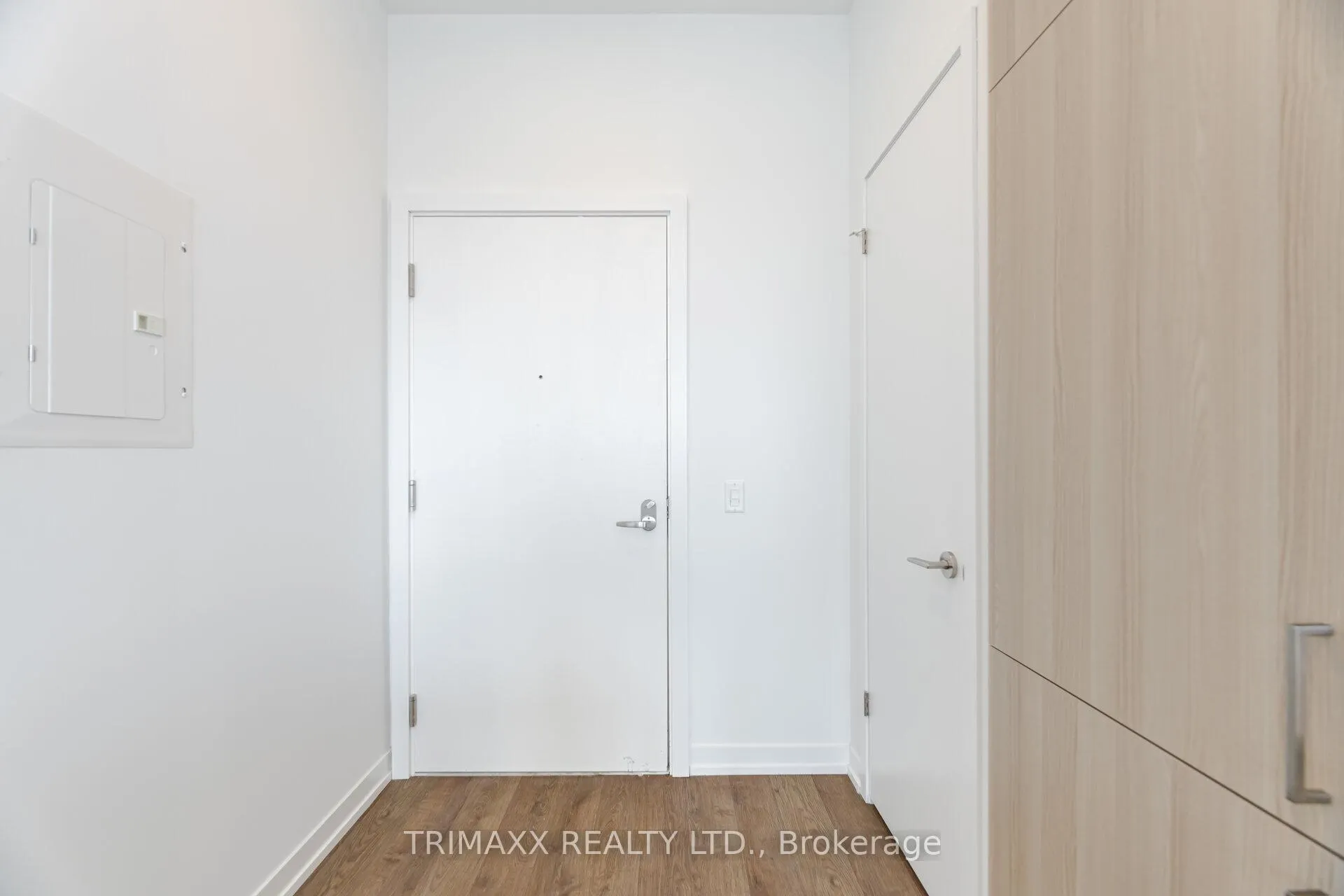Photo 5 of Unit 906, 251 Masonry Way, Mississauga, Port Credit — HOMEH