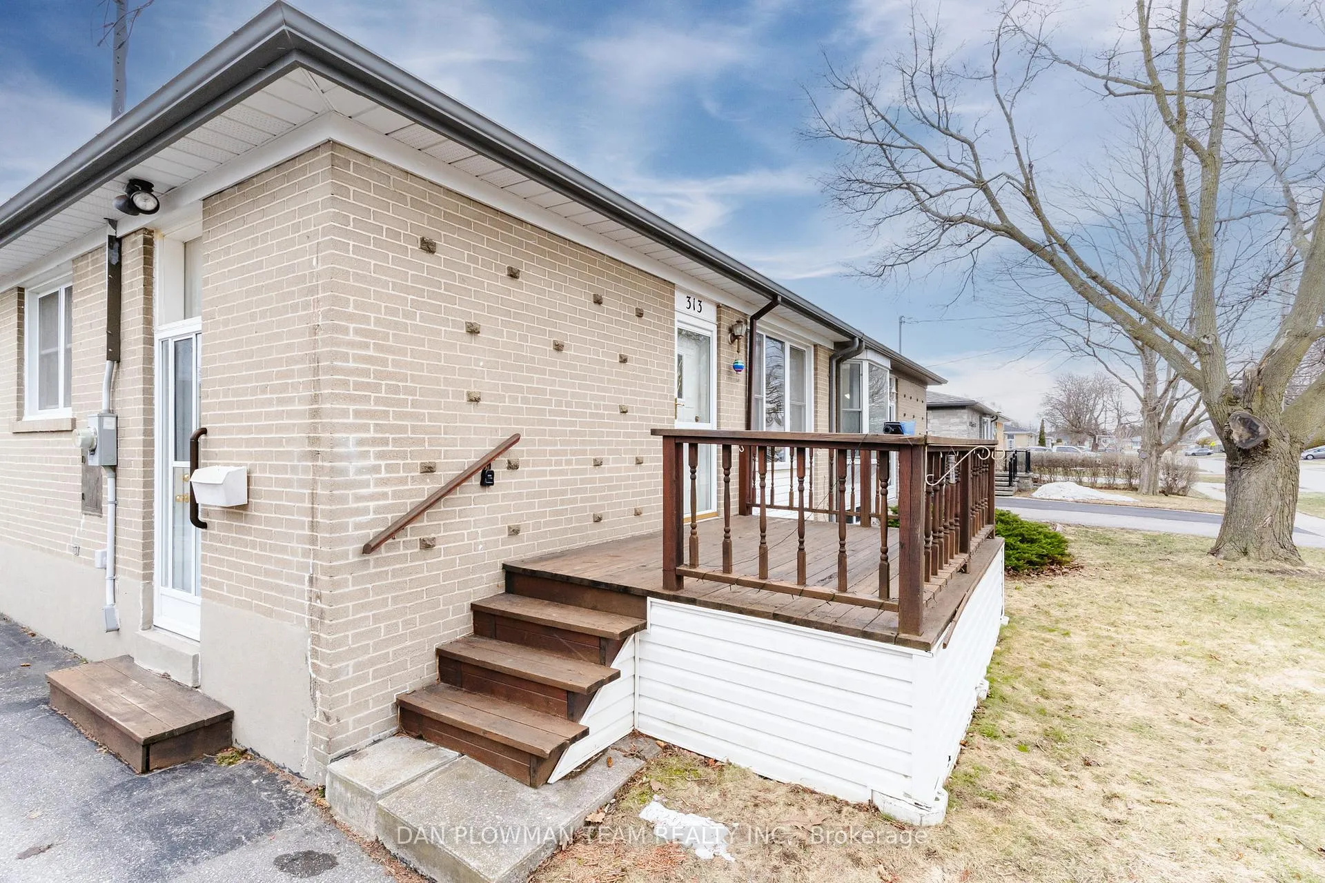 Photo 5 of 313 Dovedale Drive, Whitby, Downtown Whitby — HOMEH