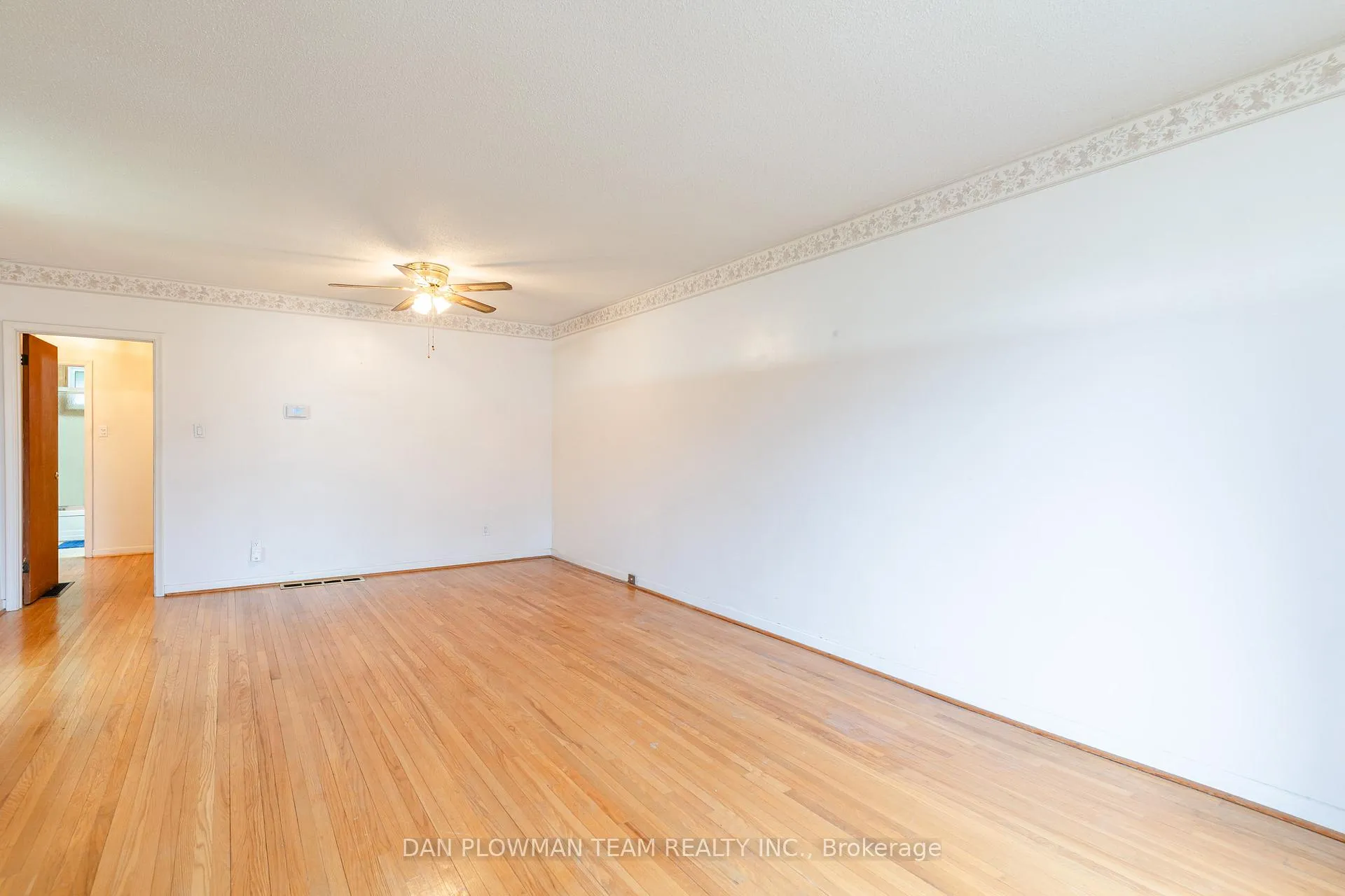 Photo 7 of 313 Dovedale Drive, Whitby, Downtown Whitby — HOMEH