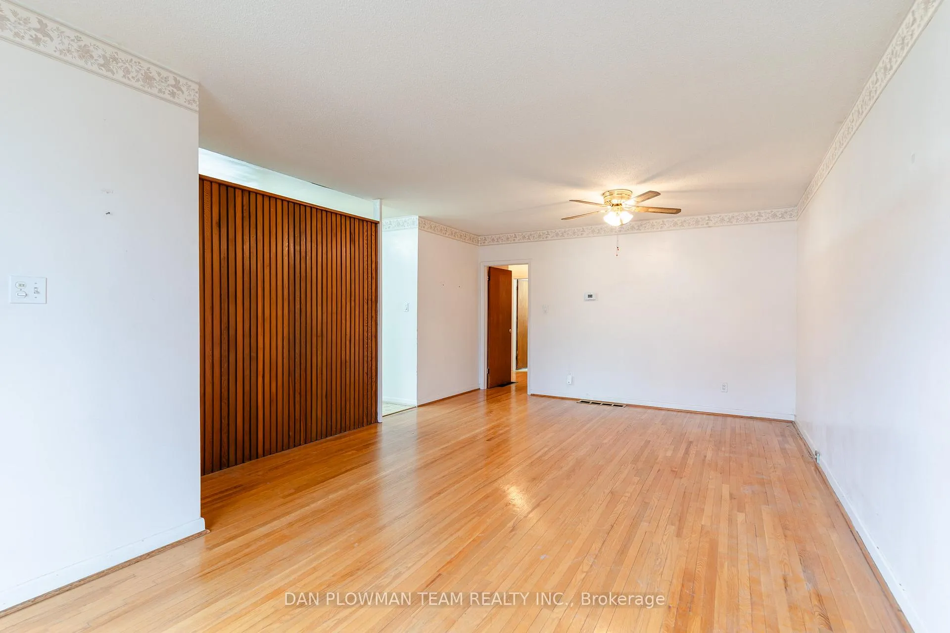 Photo 8 of 313 Dovedale Drive, Whitby, Downtown Whitby — HOMEH