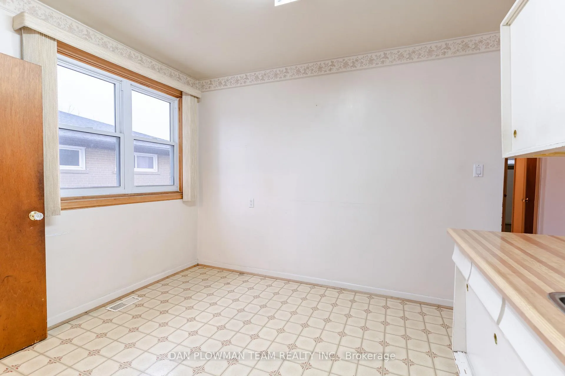 Photo 13 of 313 Dovedale Drive, Whitby, Downtown Whitby — HOMEH