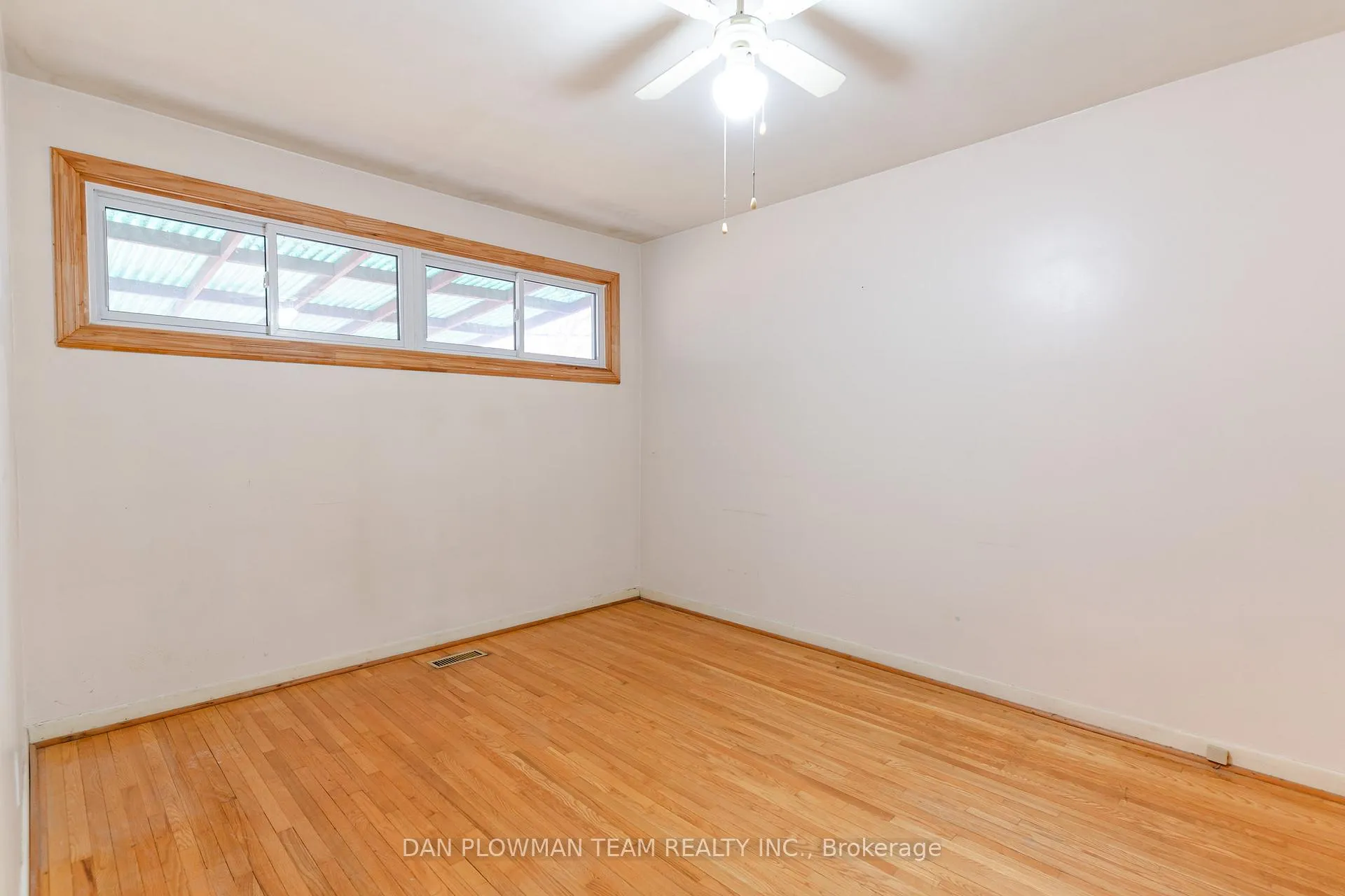 Photo 14 of 313 Dovedale Drive, Whitby, Downtown Whitby — HOMEH