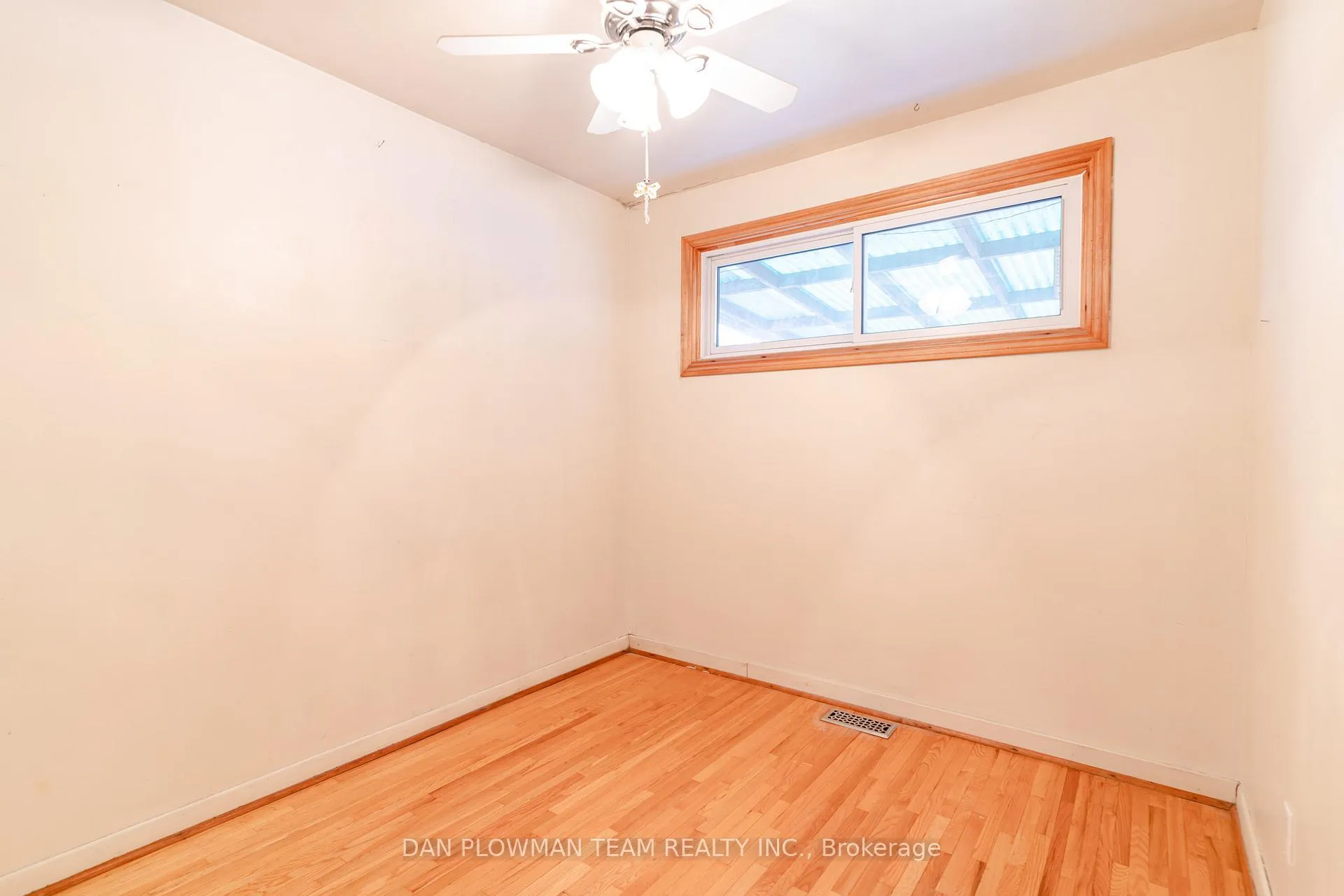 Photo 18 of 313 Dovedale Drive, Whitby, Downtown Whitby — HOMEH