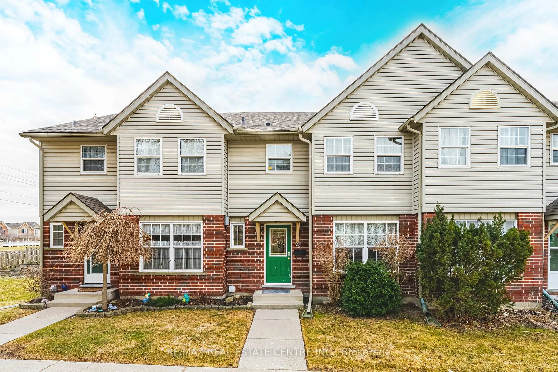 Front of Unit 25, 26 Poplar Drive