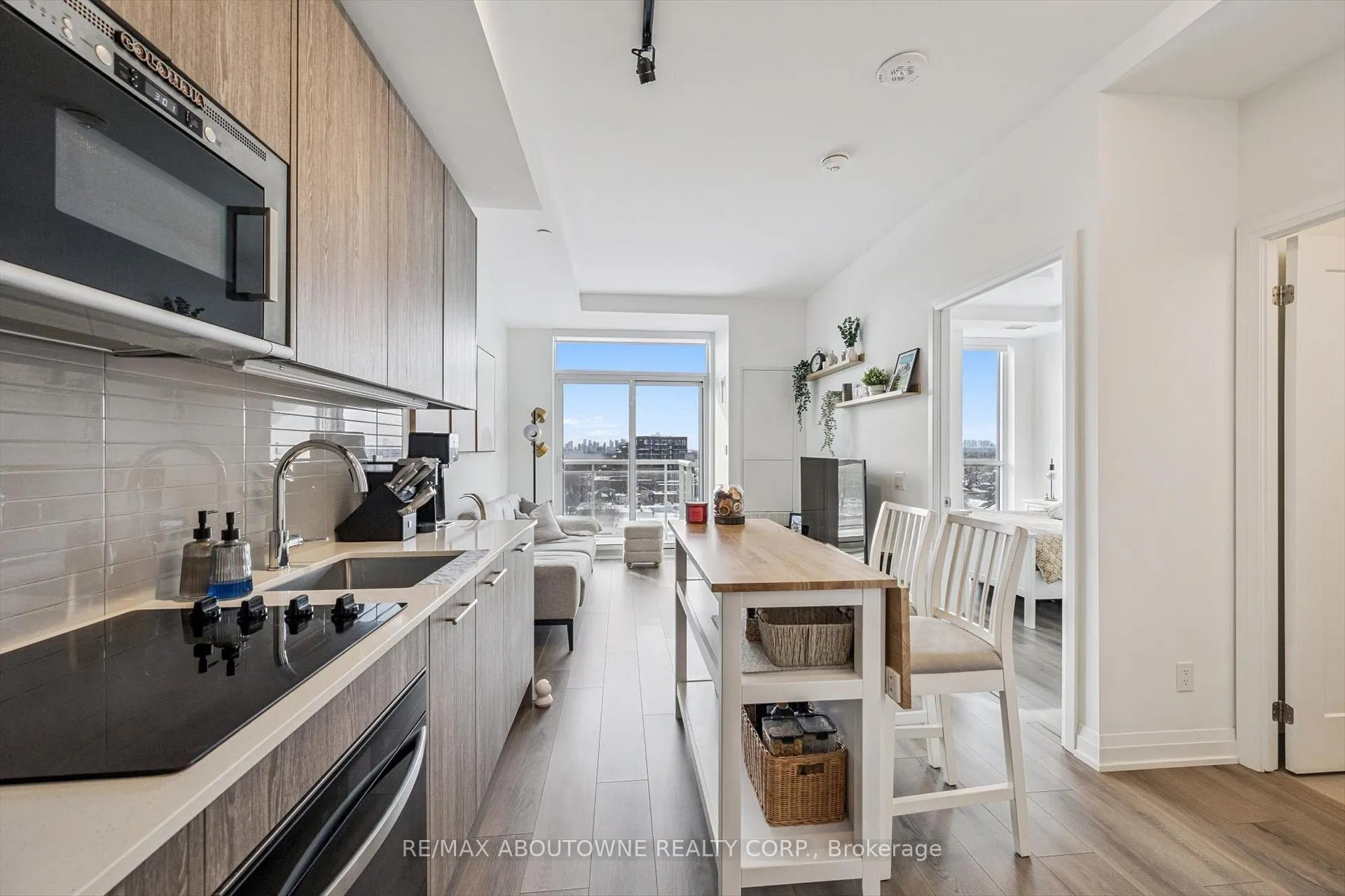 Photo 4 of Unit 802, 286 Main Street, Toronto, East End-Danforth — HOMEH