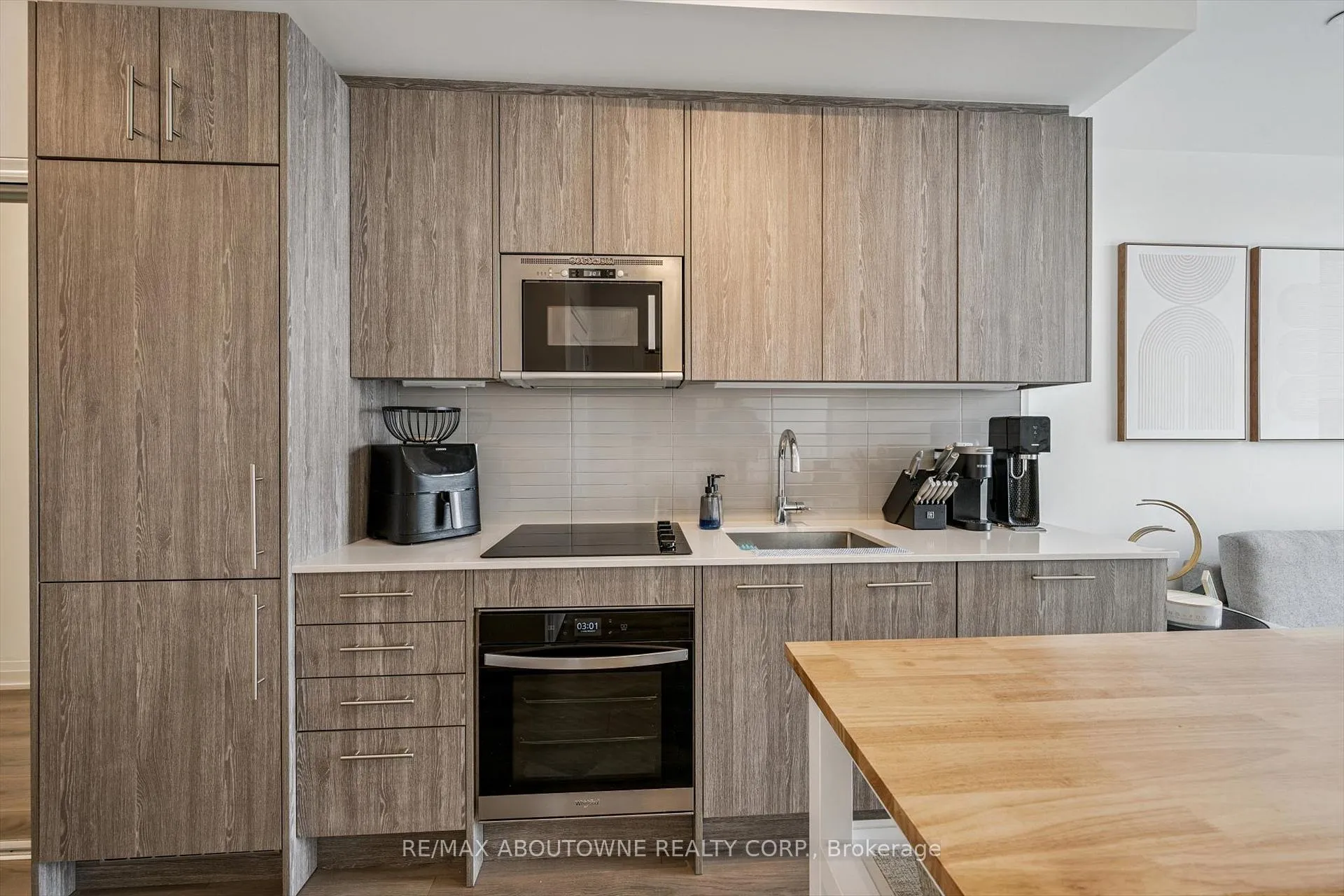 Photo 5 of Unit 802, 286 Main Street, Toronto, East End-Danforth — HOMEH