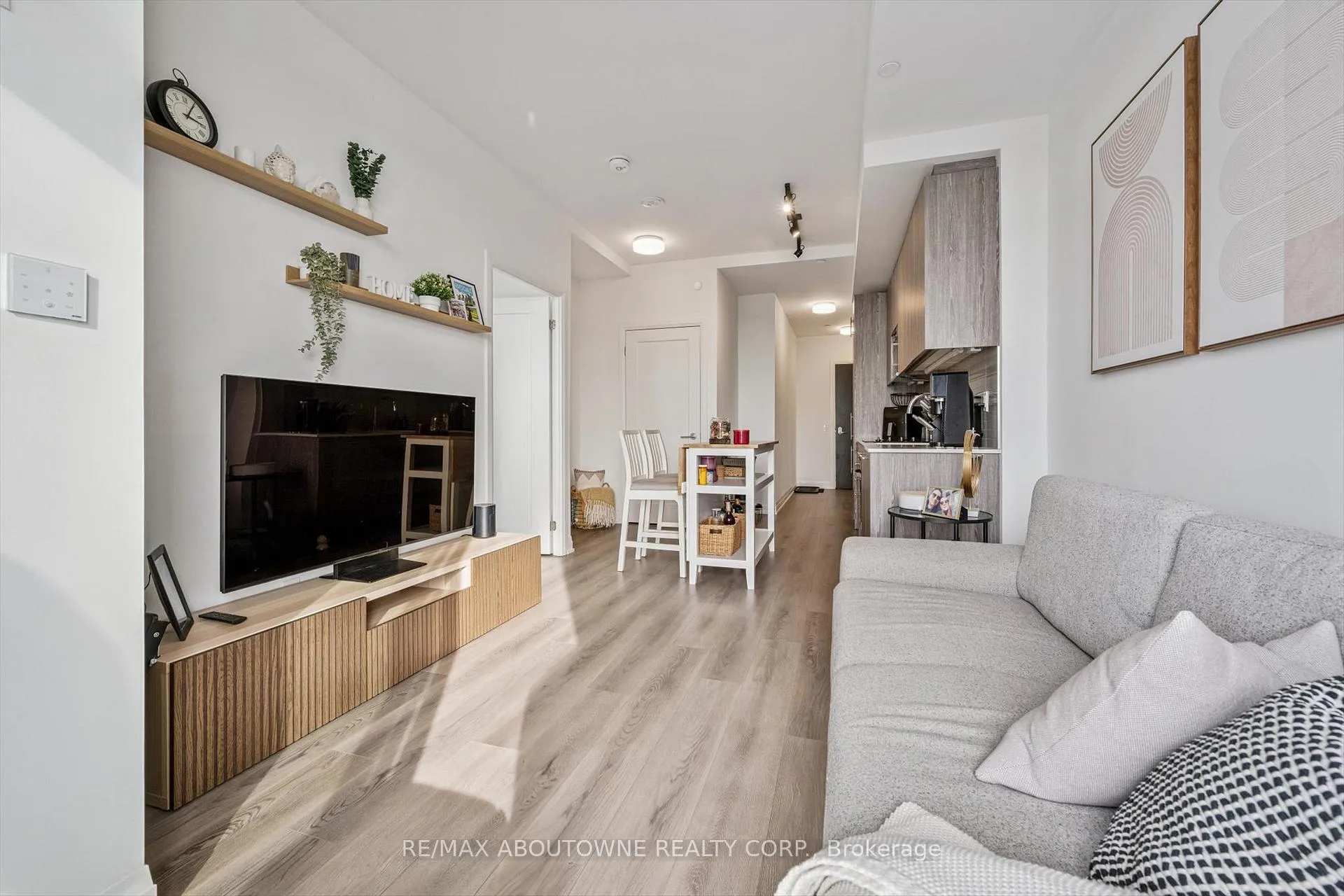 Photo 11 of Unit 802, 286 Main Street, Toronto, East End-Danforth — HOMEH