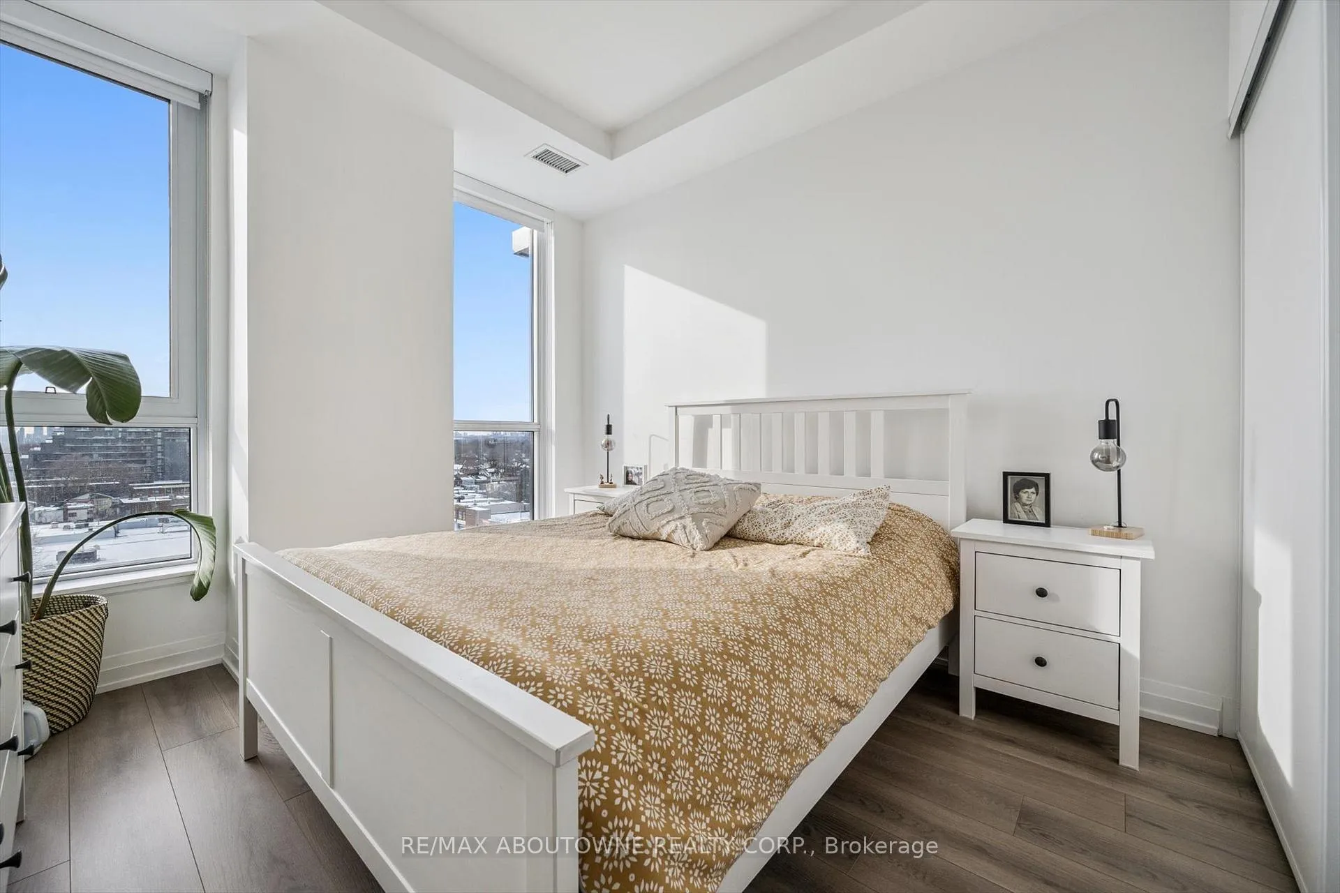 Photo 12 of Unit 802, 286 Main Street, Toronto, East End-Danforth — HOMEH