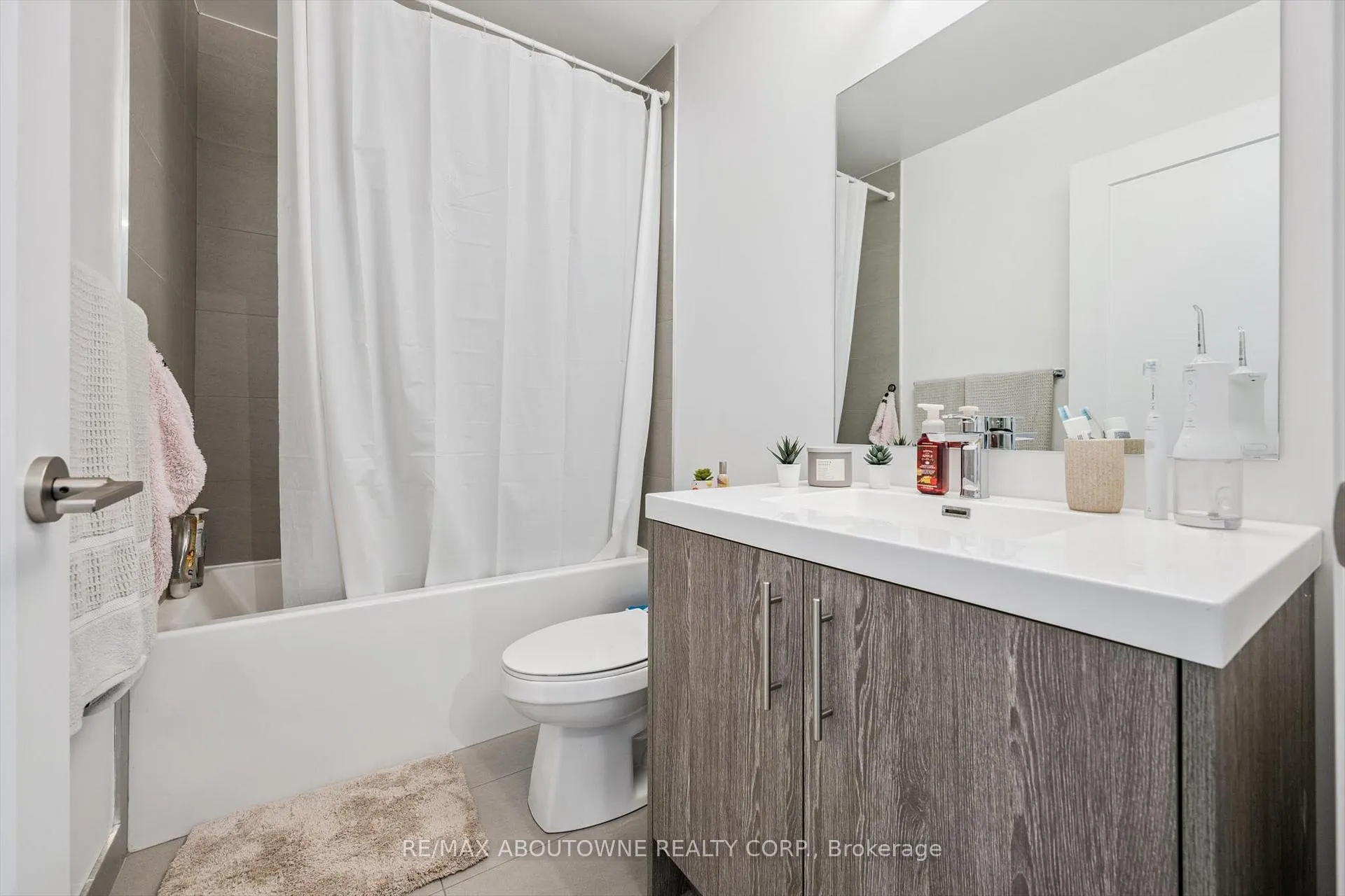 Photo 15 of Unit 802, 286 Main Street, Toronto, East End-Danforth — HOMEH