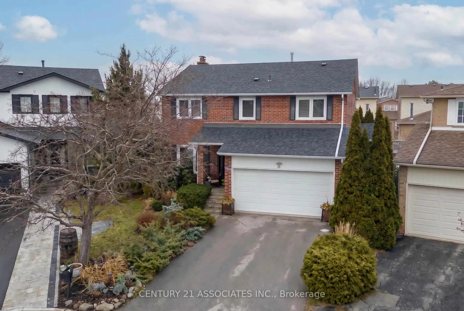 Front of 1324 Quinpool Court