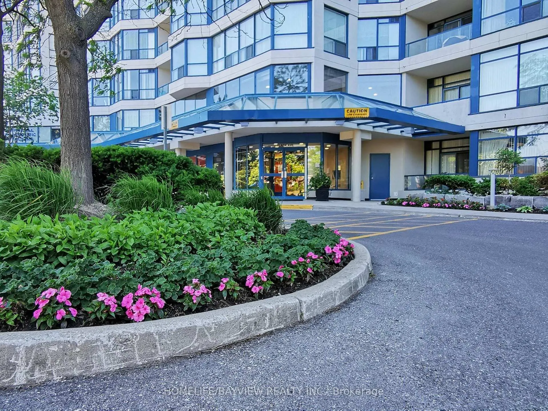 Photo 4 of Unit 1004, 1 Clark Avenue W, Vaughan, Crestwood-Springfarm-Yorkhill — HOMEH