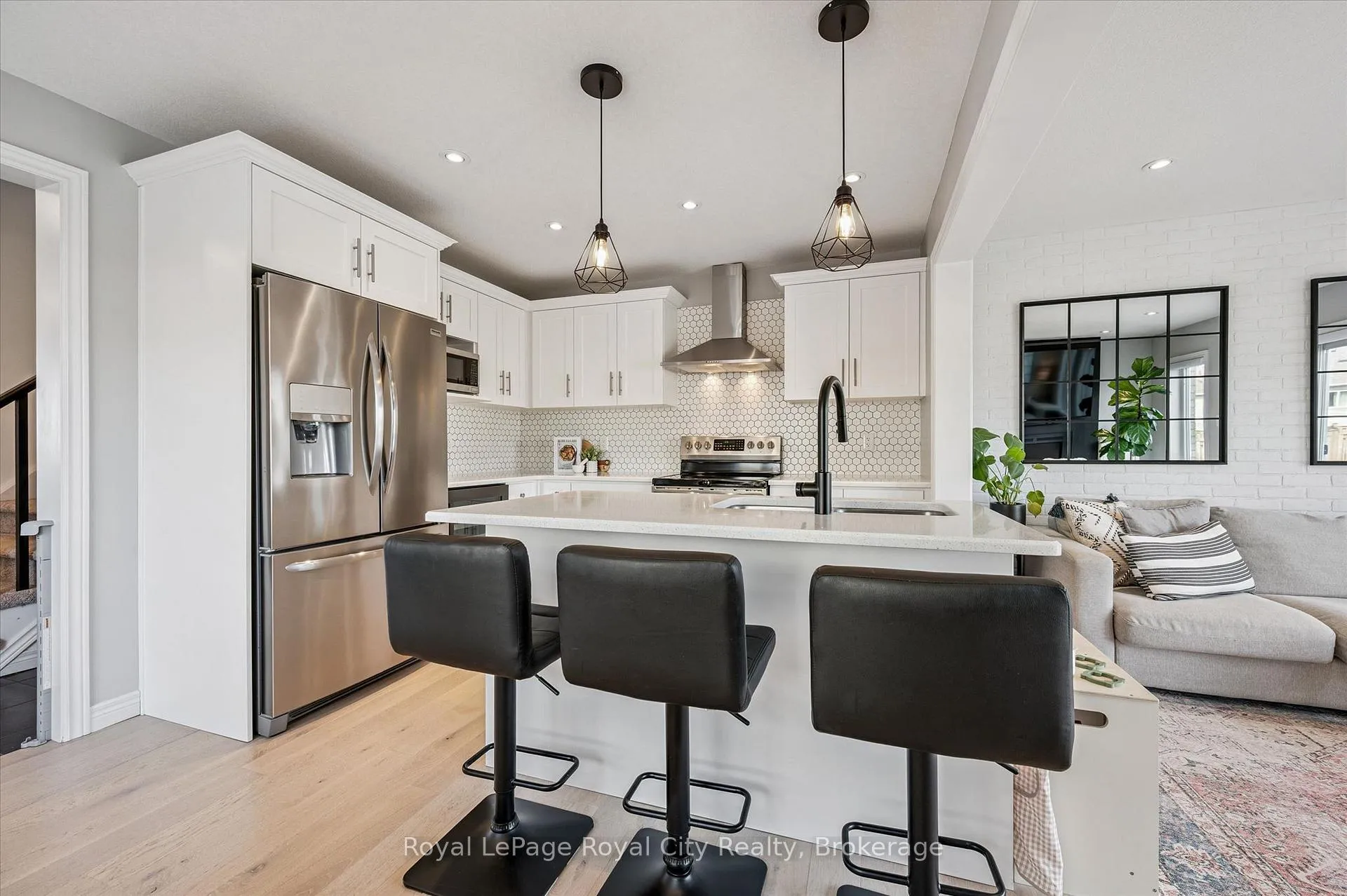 Photo 2 of 82 John Brabson Crescent, Guelph, Kortright East — HOMEH