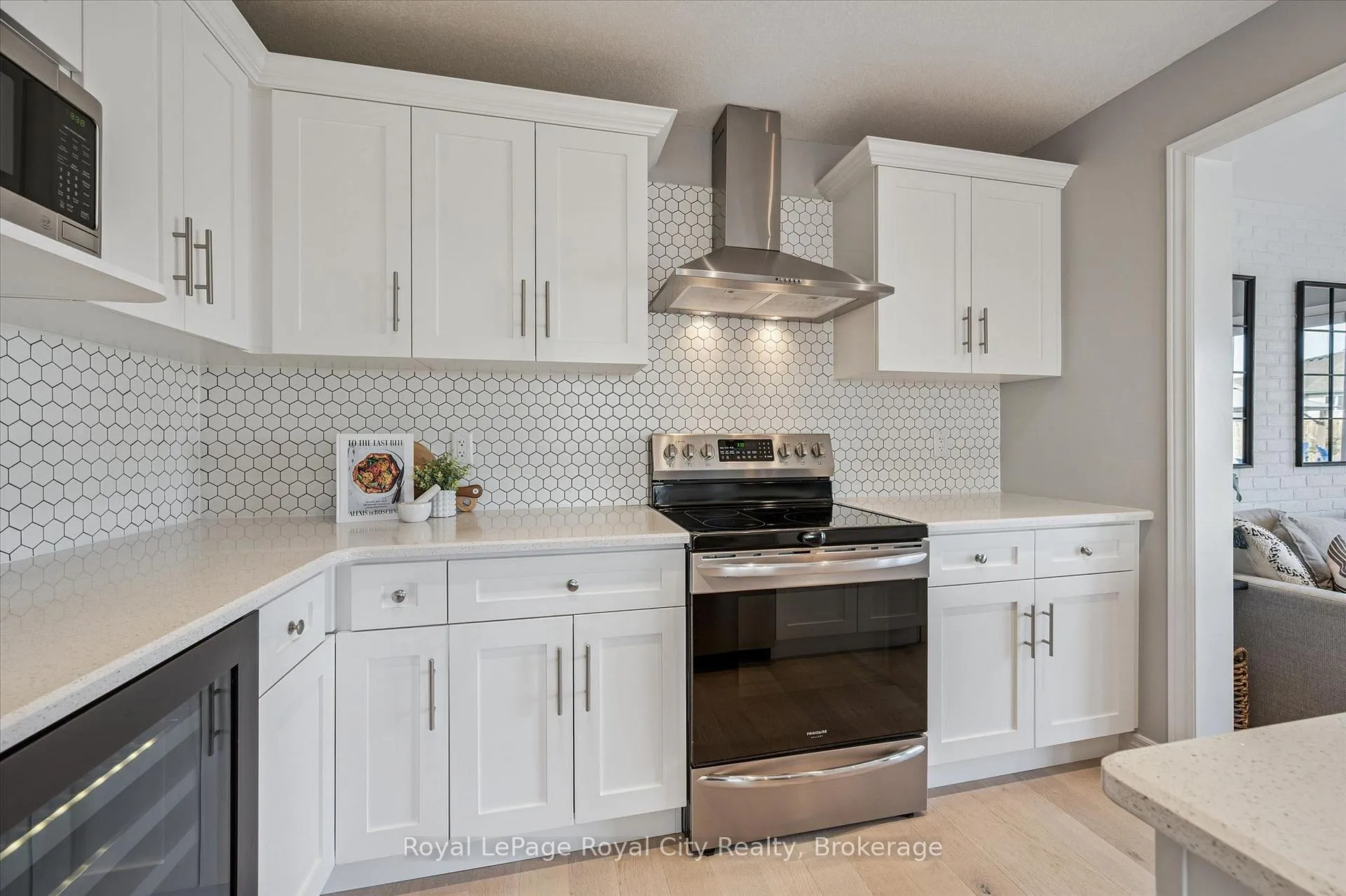 Photo 6 of 82 John Brabson Crescent, Guelph, Kortright East — HOMEH