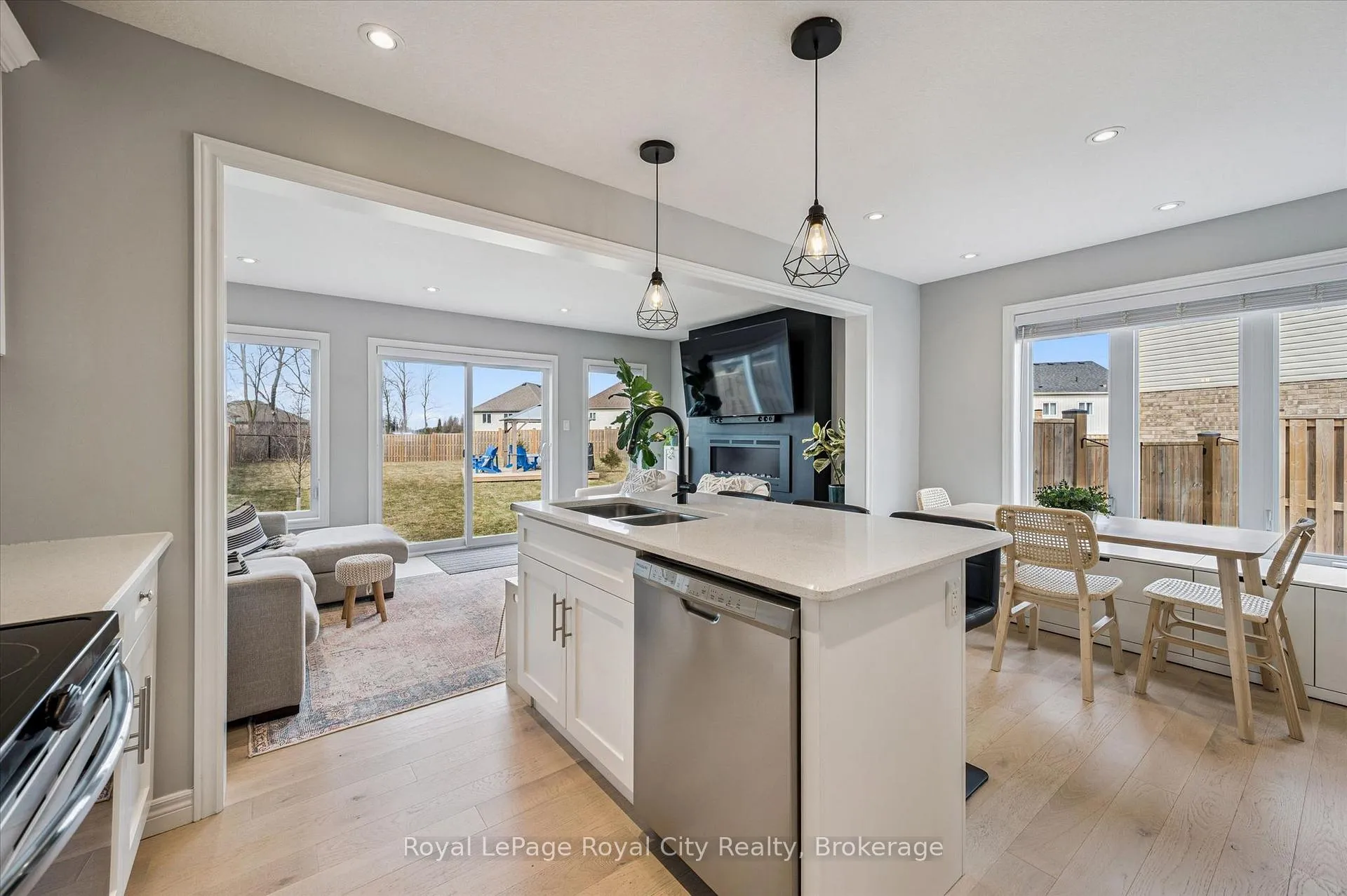 Photo 7 of 82 John Brabson Crescent, Guelph, Kortright East — HOMEH