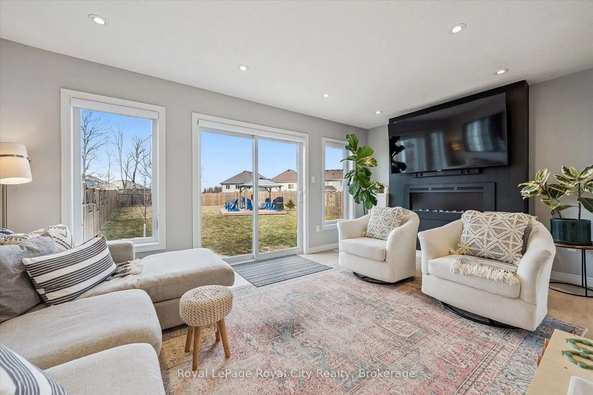Photo 8 of 82 John Brabson Crescent, Guelph, Kortright East — HOMEH