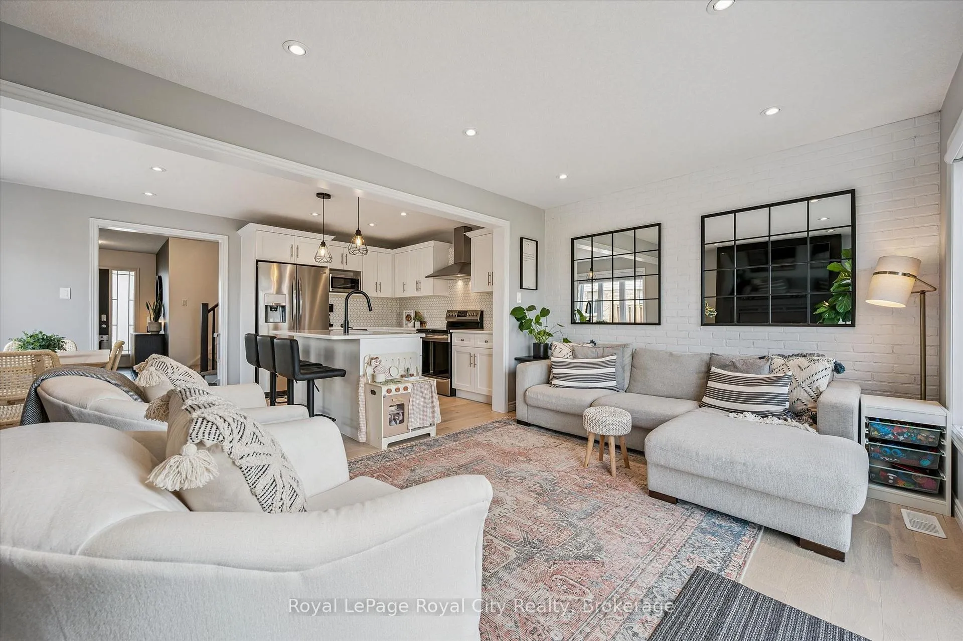 Photo 10 of 82 John Brabson Crescent, Guelph, Kortright East — HOMEH