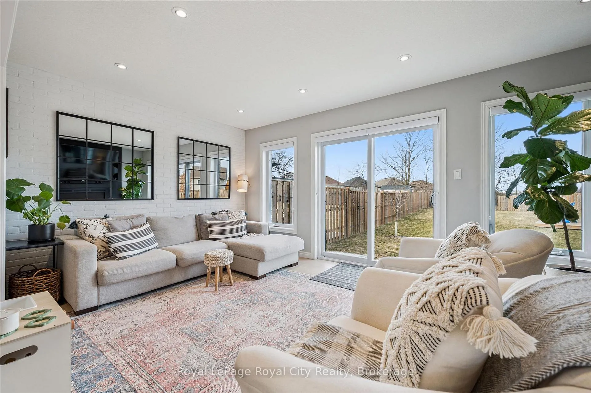 Photo 11 of 82 John Brabson Crescent, Guelph, Kortright East — HOMEH