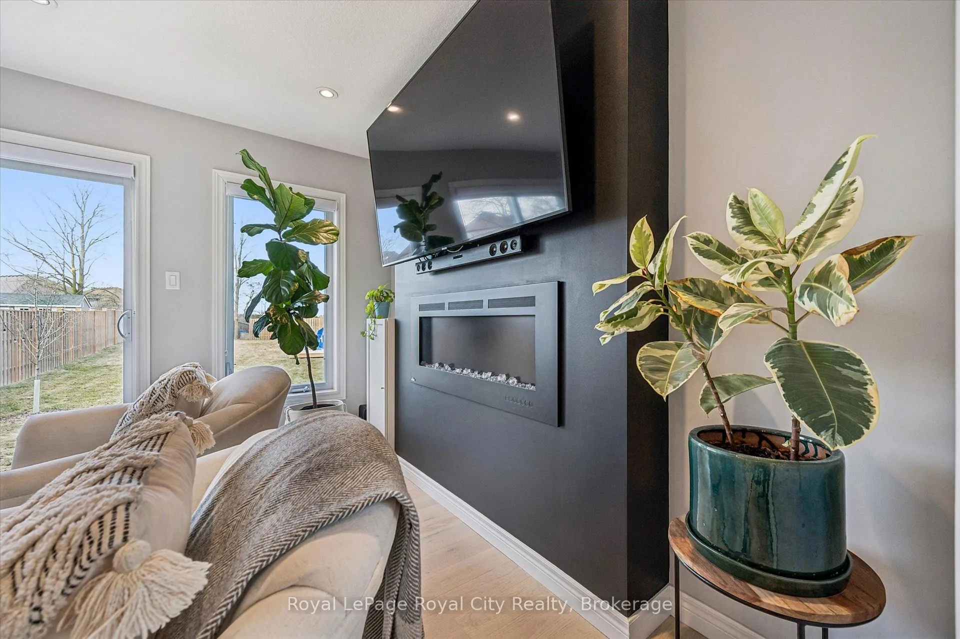 Photo 12 of 82 John Brabson Crescent, Guelph, Kortright East — HOMEH