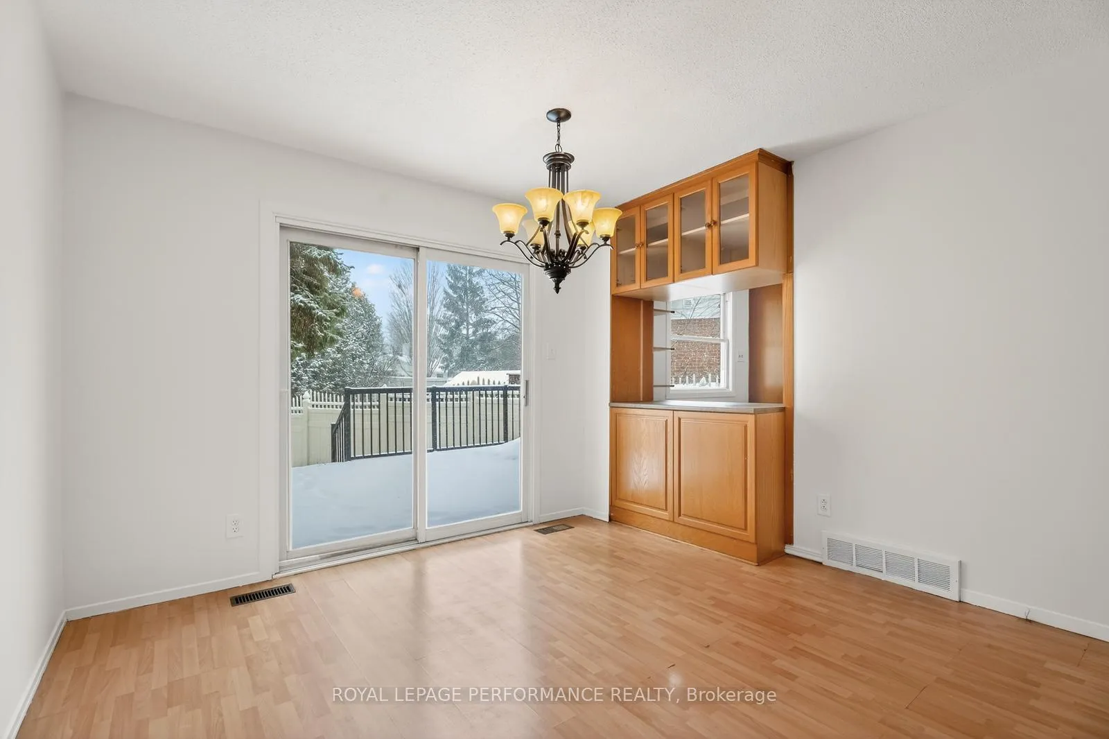 Photo 10 of 194 Mcelroy Drive, Ottawa, Kanata - Glencairn/Hazeldean — HOMEH