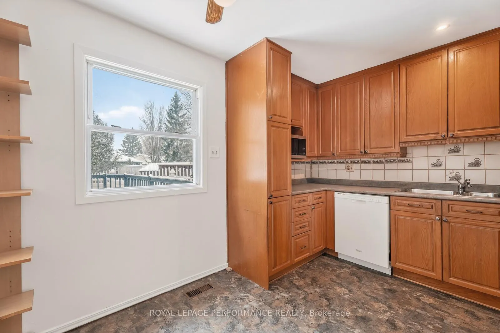 Photo 11 of 194 Mcelroy Drive, Ottawa, Kanata - Glencairn/Hazeldean — HOMEH