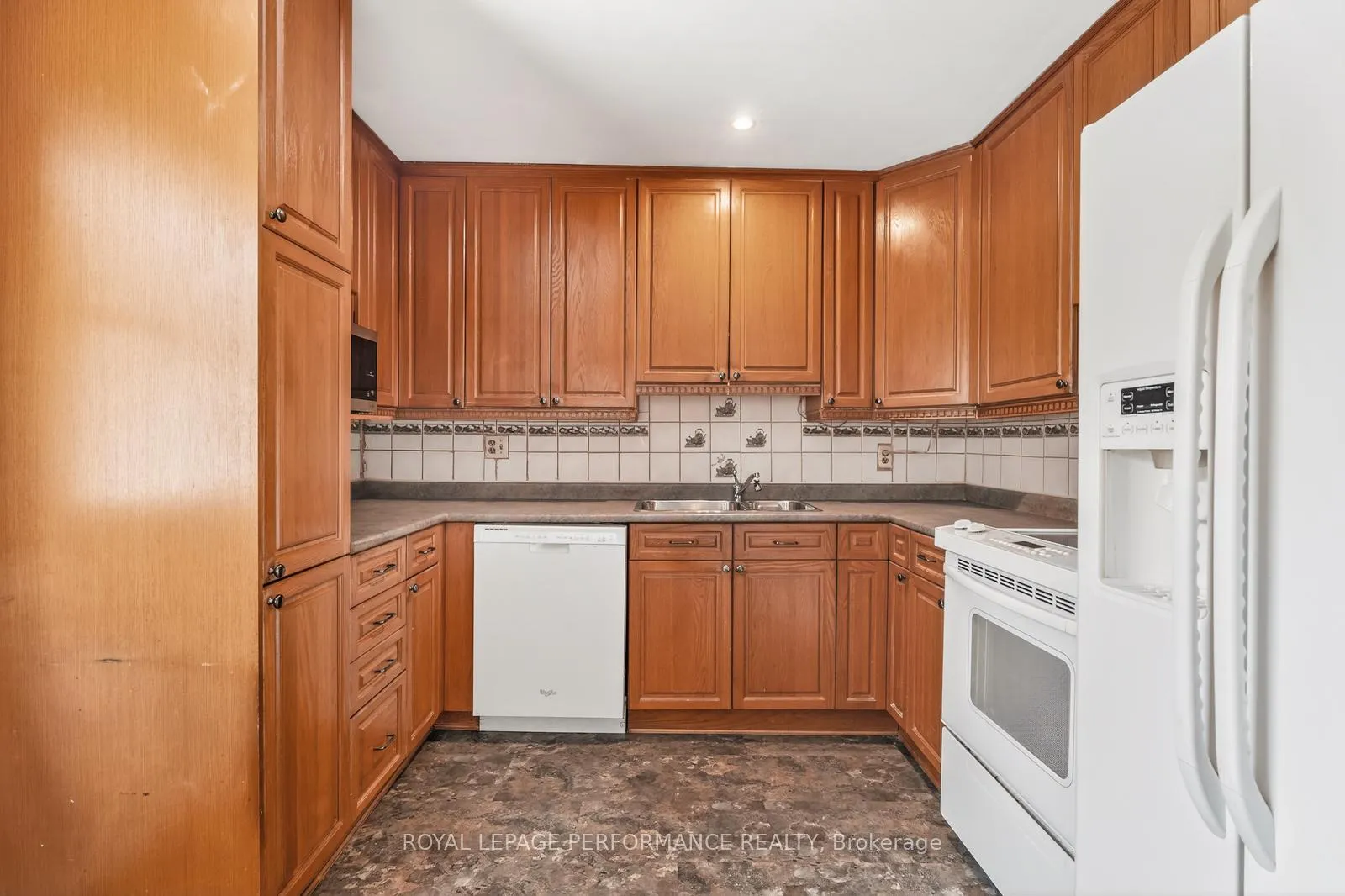 Photo 12 of 194 Mcelroy Drive, Ottawa, Kanata - Glencairn/Hazeldean — HOMEH