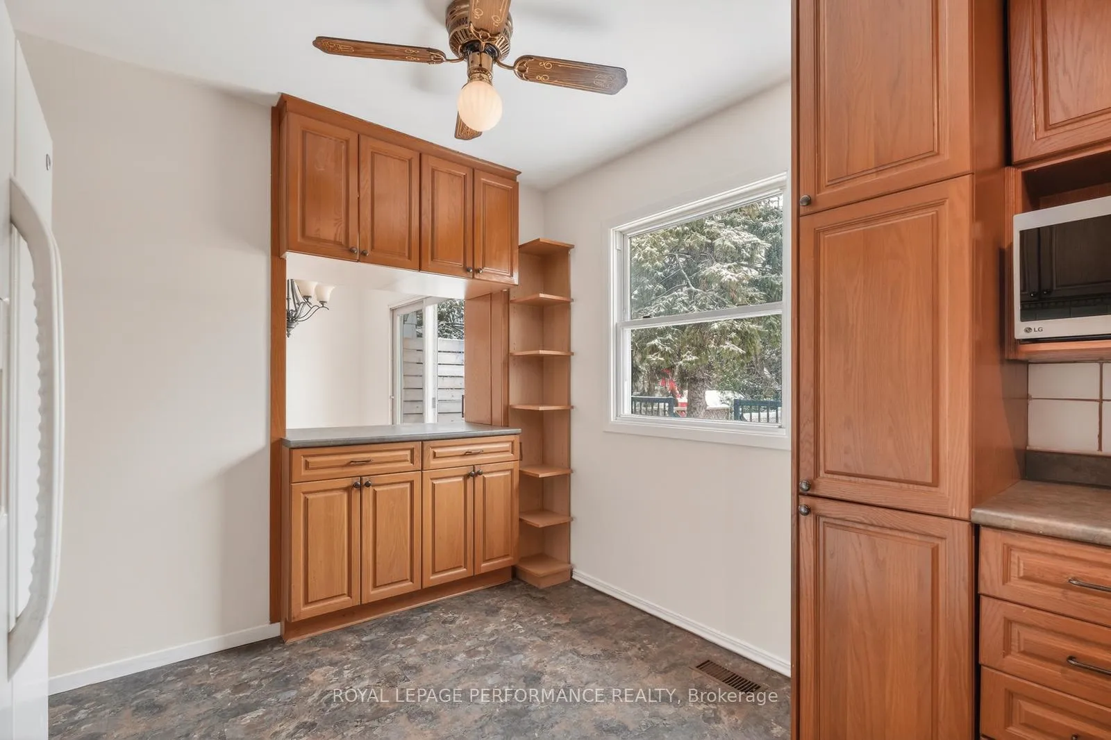 Photo 13 of 194 Mcelroy Drive, Ottawa, Kanata - Glencairn/Hazeldean — HOMEH