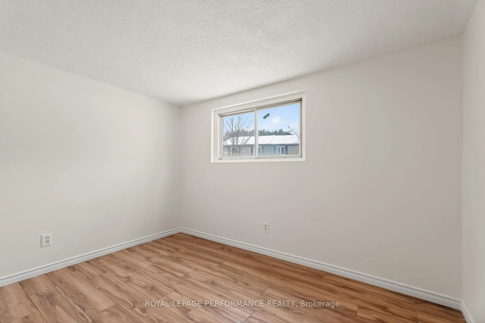 Photo 23 of 194 Mcelroy Drive, Ottawa, Kanata - Glencairn/Hazeldean — HOMEH