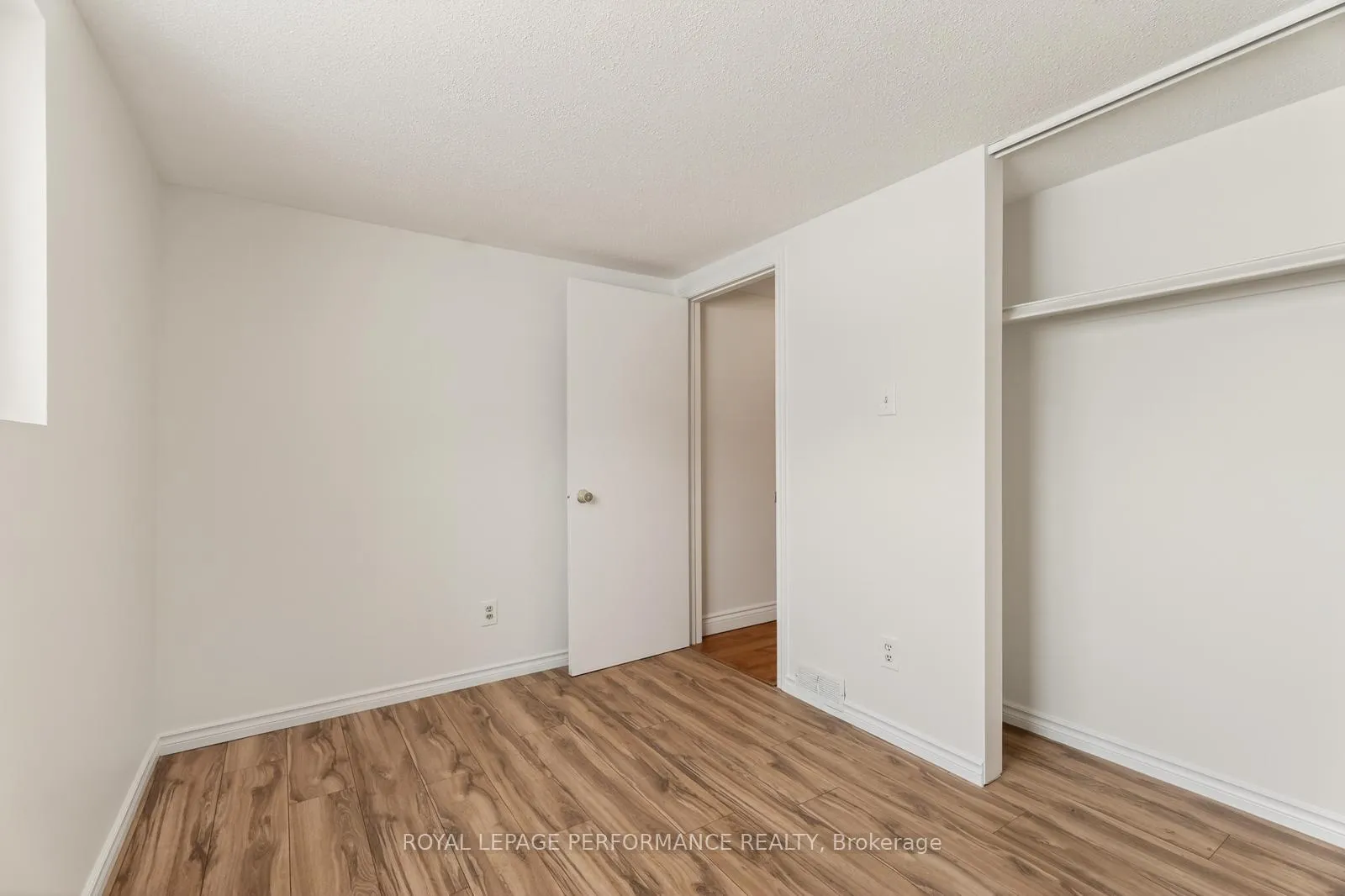 Photo 24 of 194 Mcelroy Drive, Ottawa, Kanata - Glencairn/Hazeldean — HOMEH