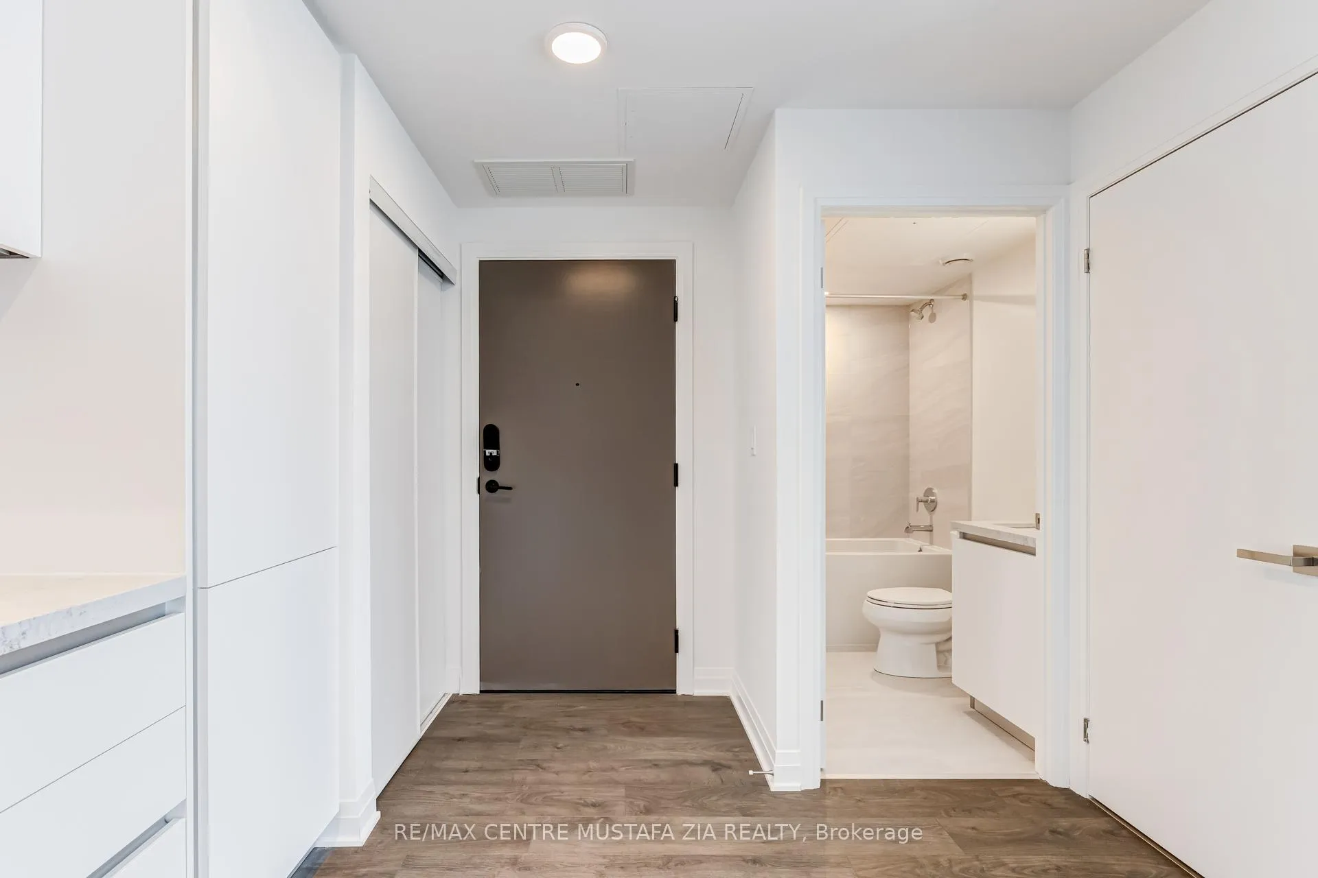 Photo 12 of Unit 1505, 4015 The Exchange, Mississauga, City Centre — HOMEH