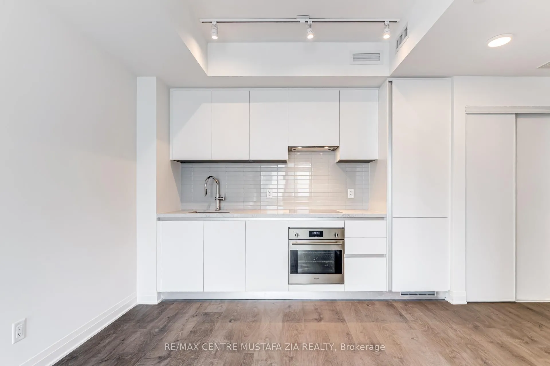 Photo 13 of Unit 1505, 4015 The Exchange, Mississauga, City Centre — HOMEH