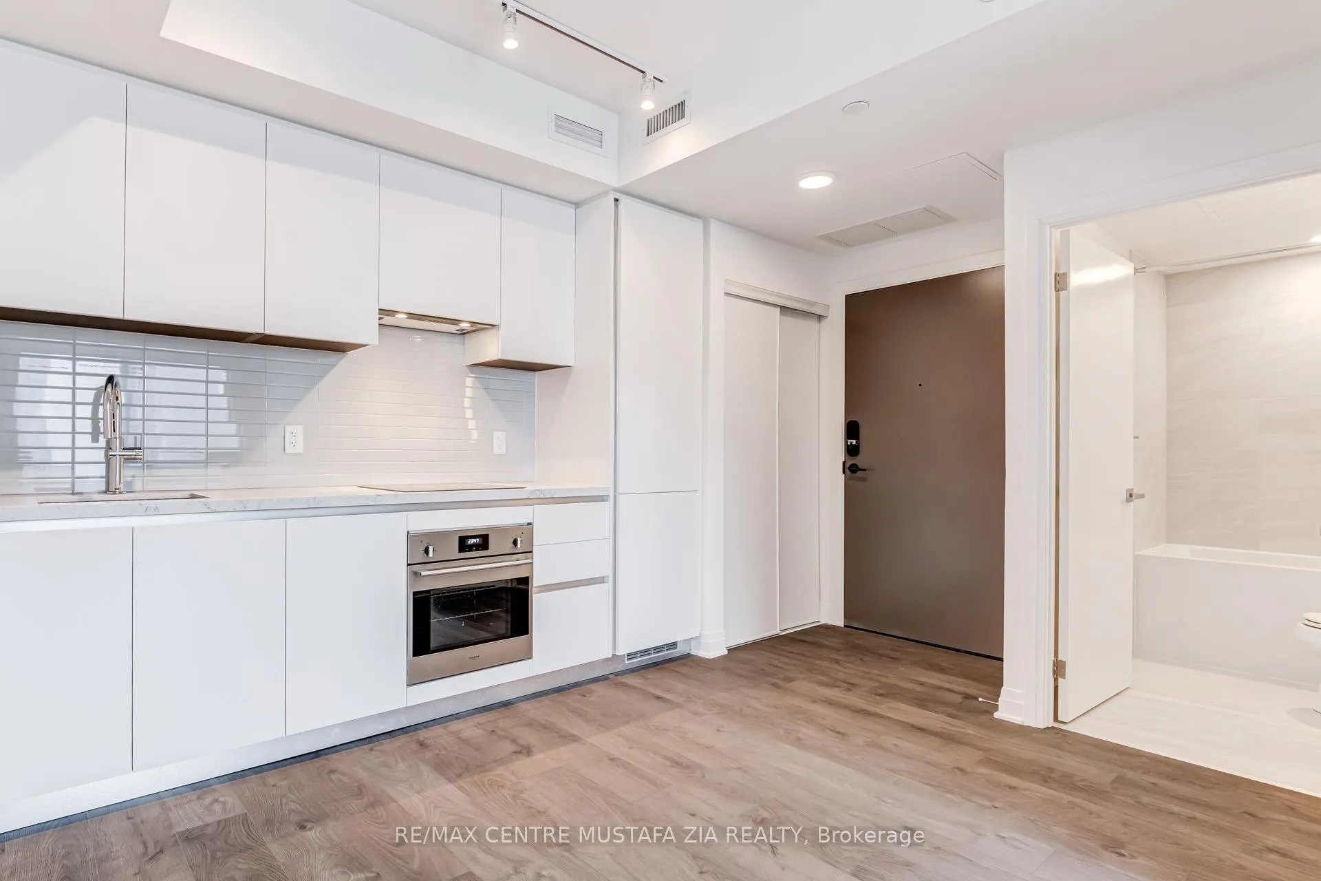 Photo 14 of Unit 1505, 4015 The Exchange, Mississauga, City Centre — HOMEH
