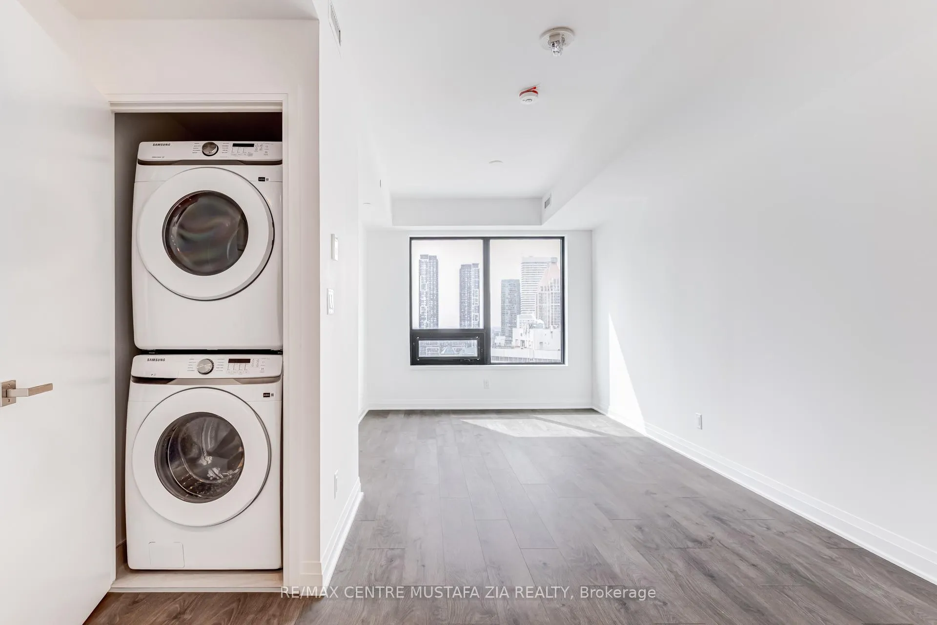 Photo 18 of Unit 1505, 4015 The Exchange, Mississauga, City Centre — HOMEH