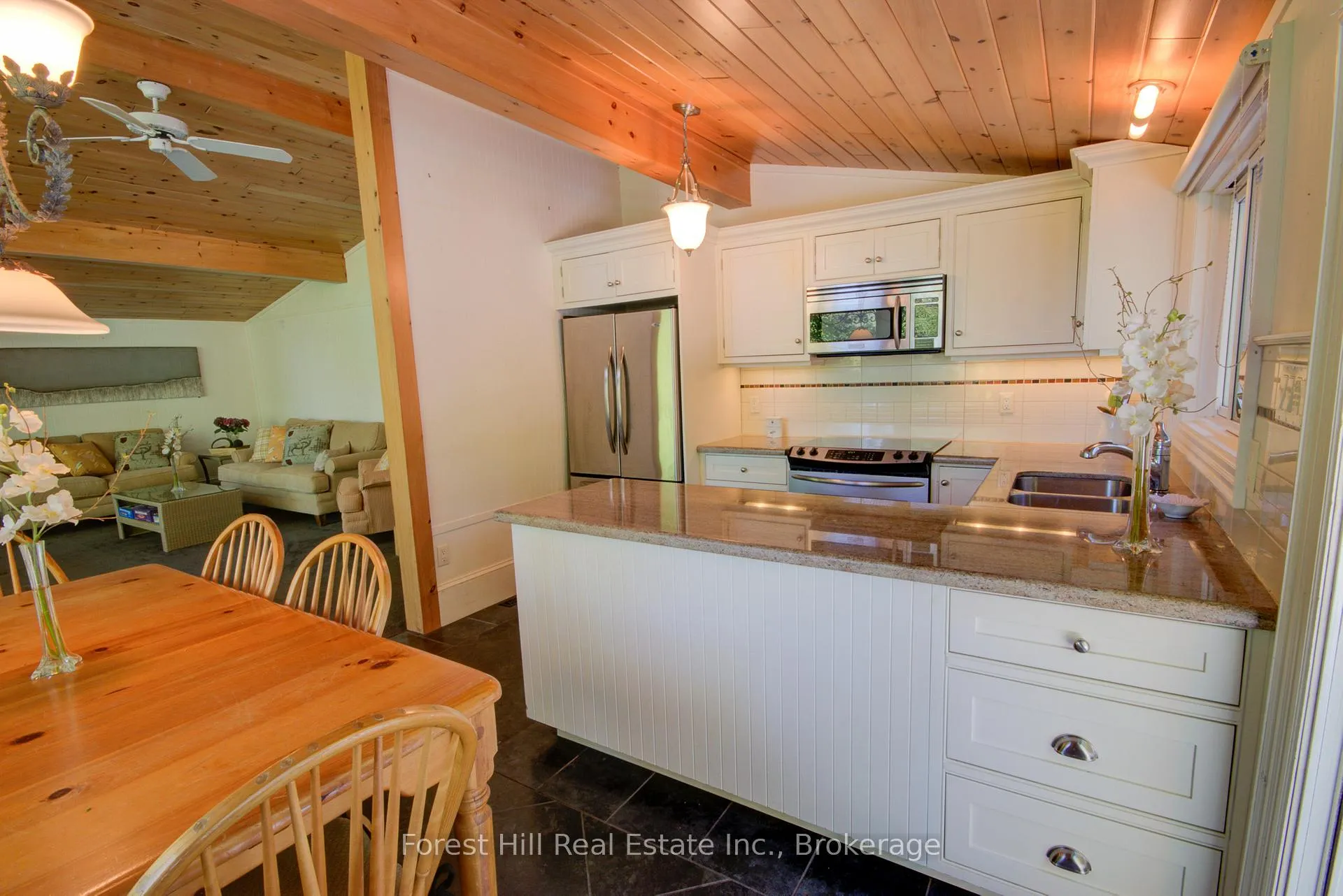 Photo 13 of 21 Lakeview Crescent, Seguin — HOMEH